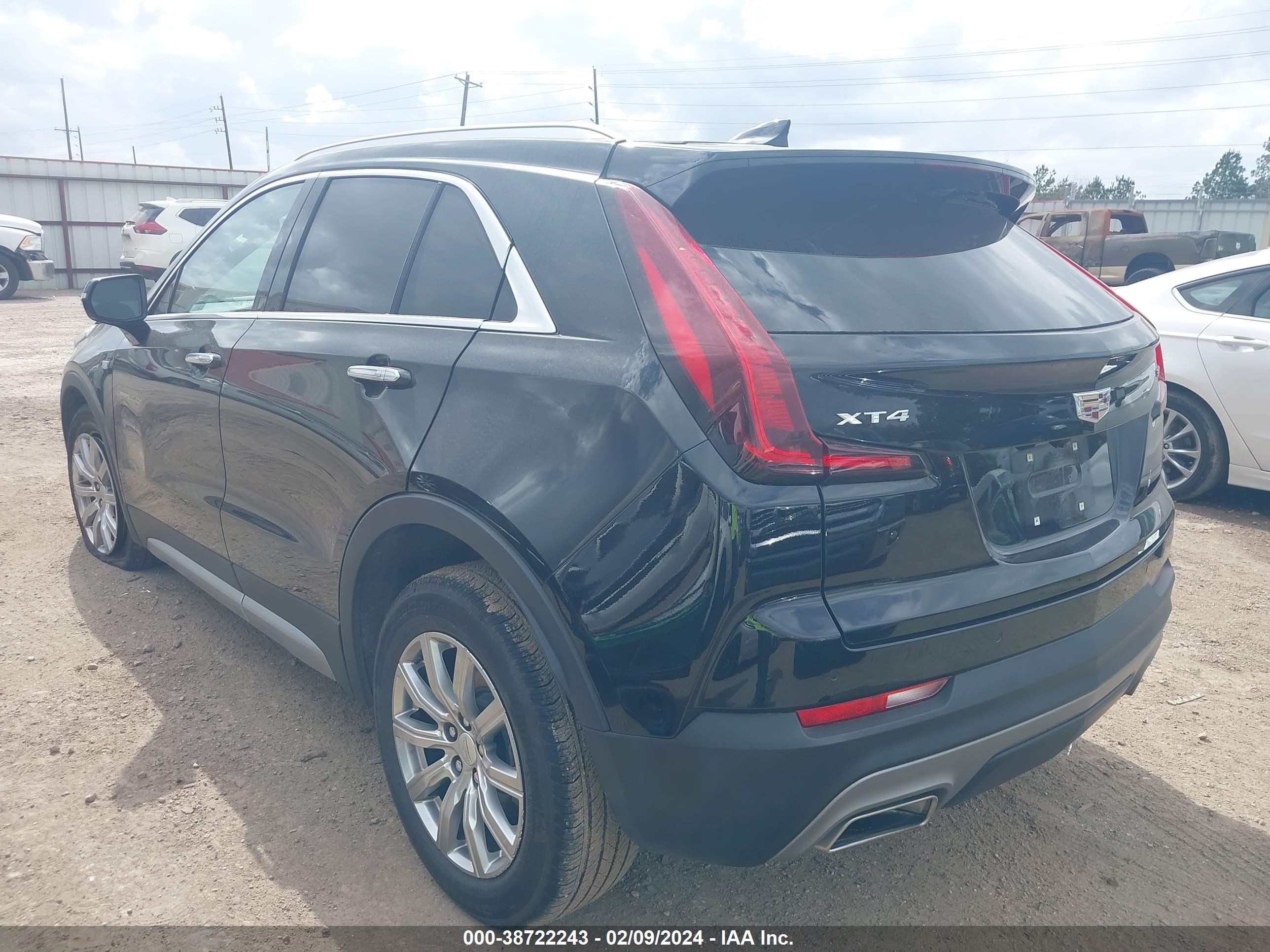 Photo 2 VIN: 1GYFZCR45PF175501 - CADILLAC XT4 