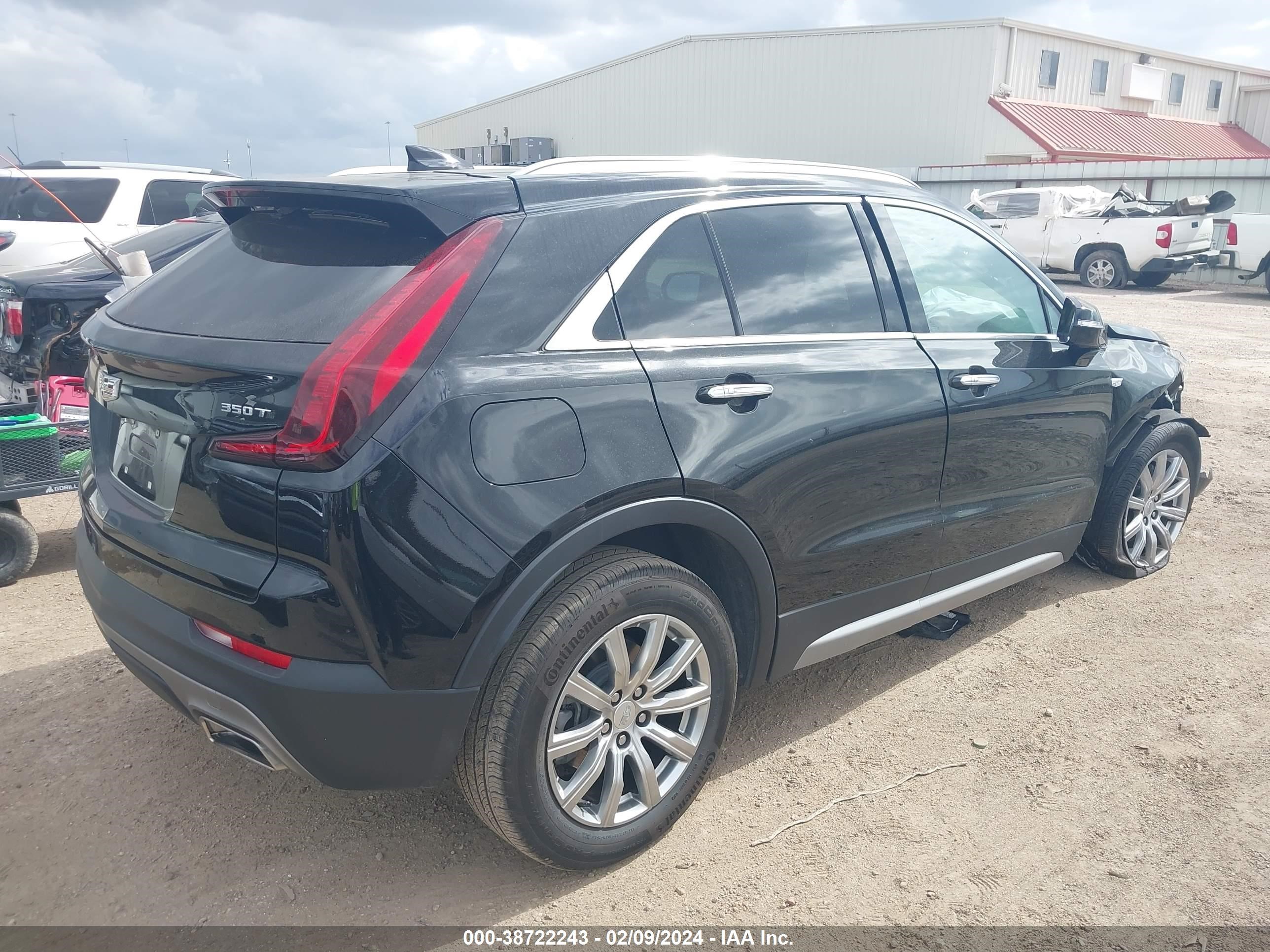 Photo 3 VIN: 1GYFZCR45PF175501 - CADILLAC XT4 