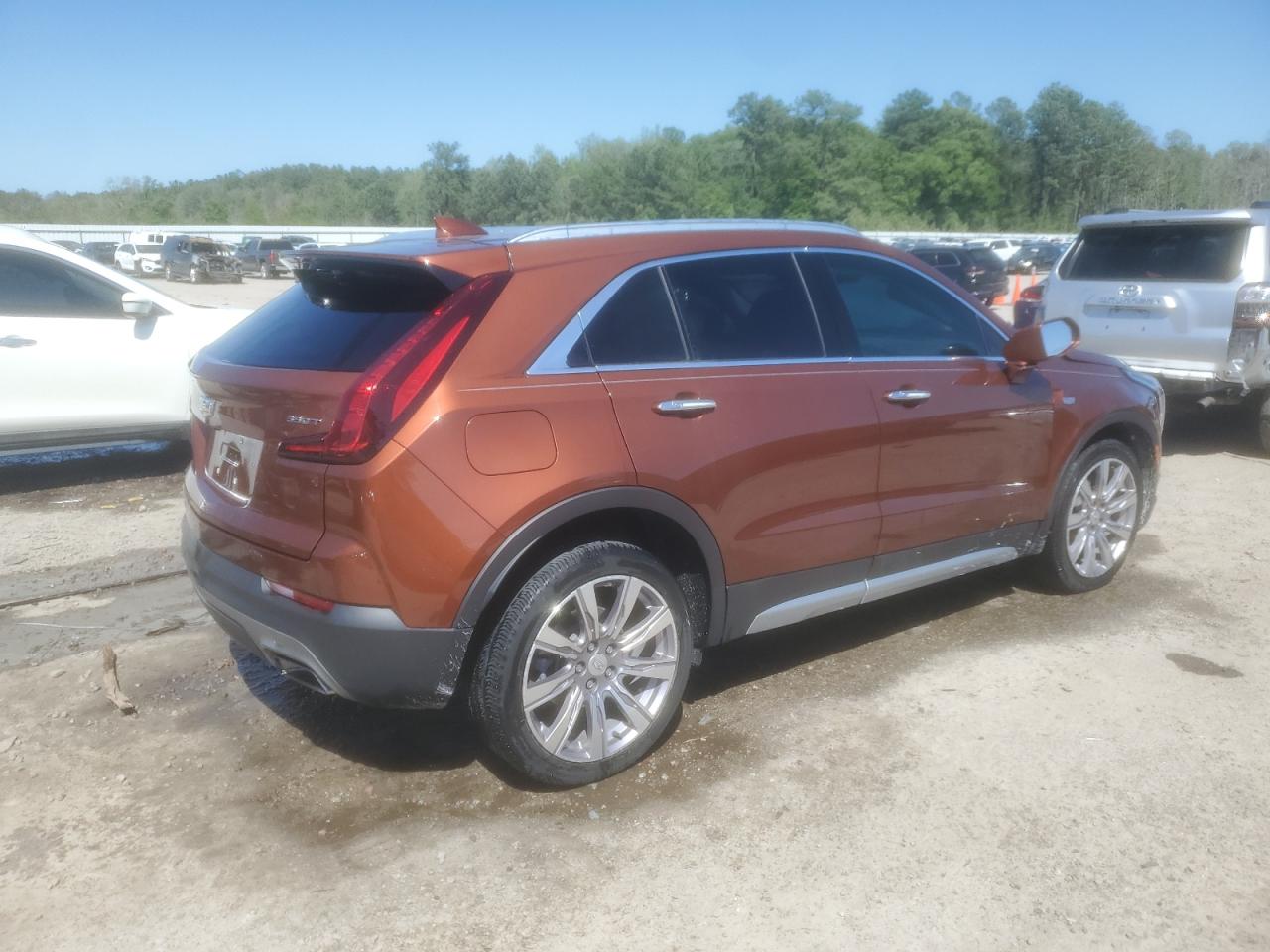 Photo 2 VIN: 1GYFZCR46LF130450 - CADILLAC XT4 