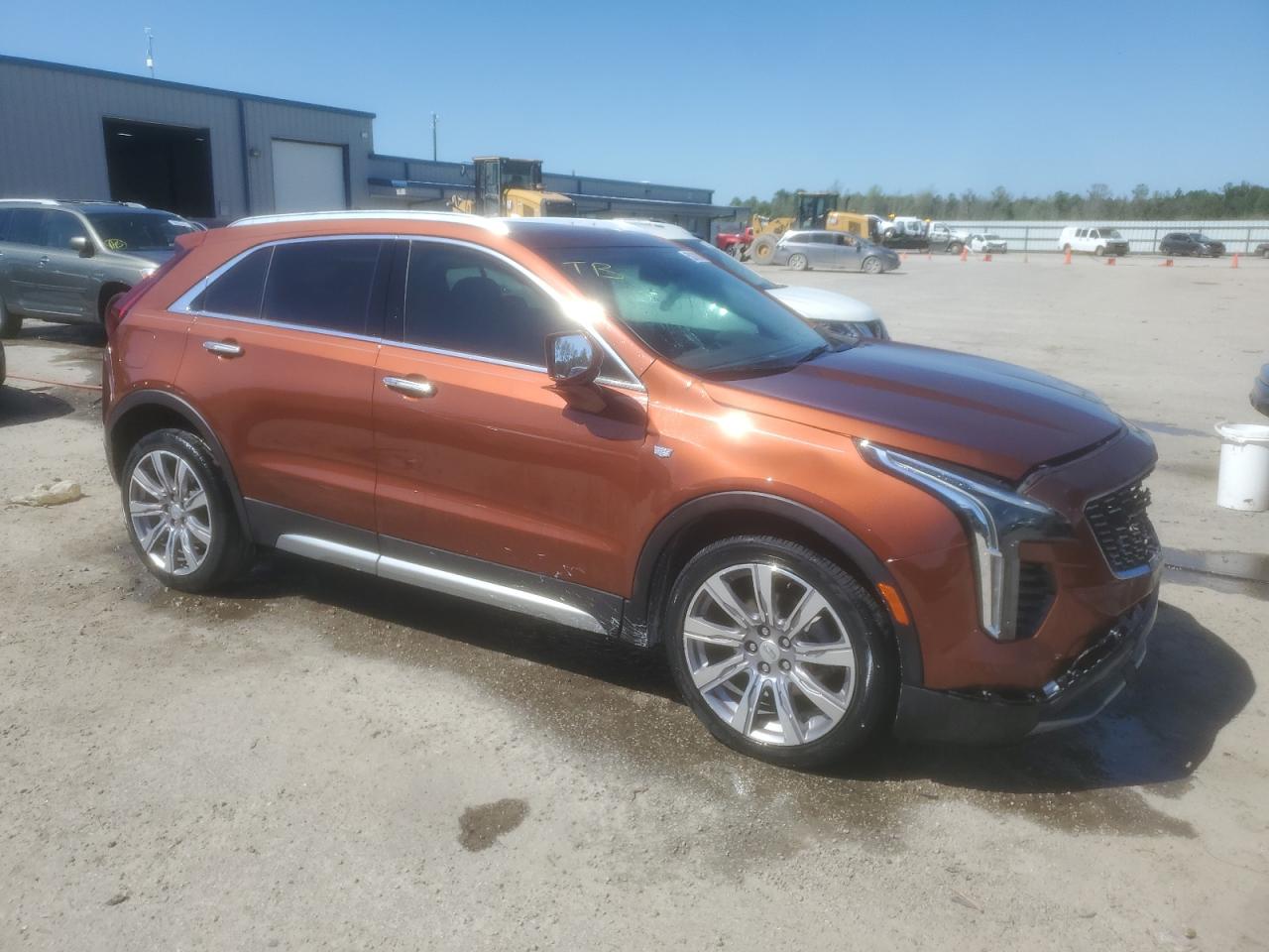 Photo 3 VIN: 1GYFZCR46LF130450 - CADILLAC XT4 