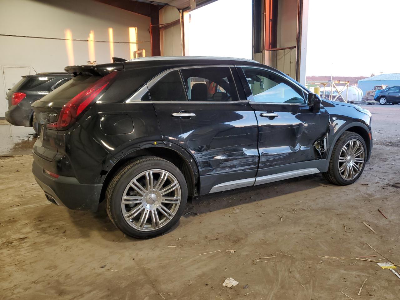 Photo 2 VIN: 1GYFZCR48KF100073 - CADILLAC XT4 