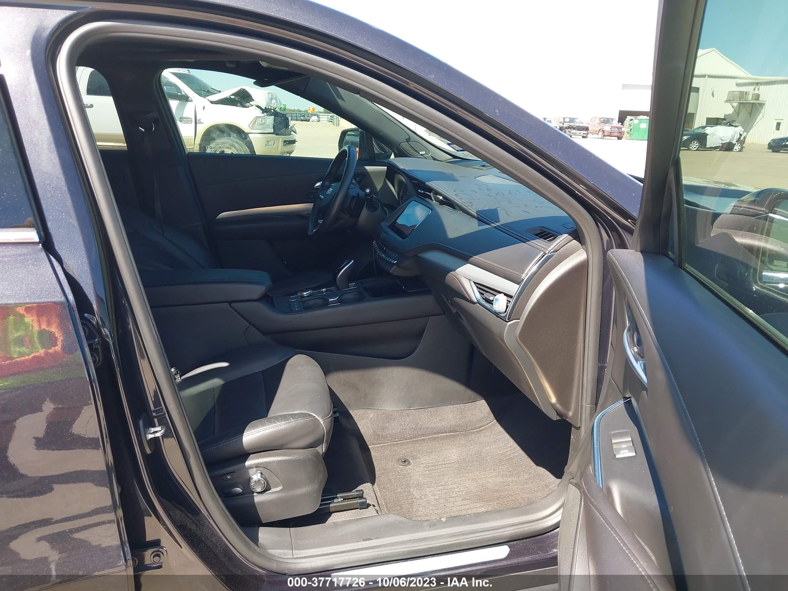 Photo 4 VIN: 1GYFZCR49NF107859 - CADILLAC XT4 