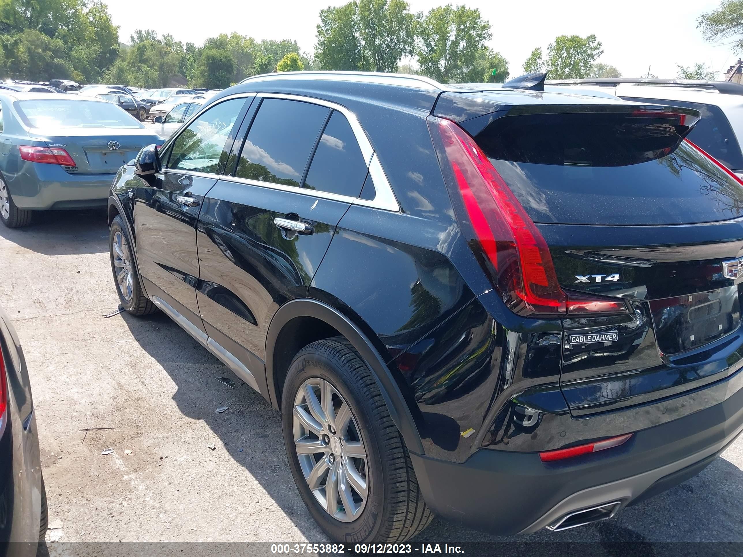 Photo 2 VIN: 1GYFZCR4XLF102411 - CADILLAC XT4 