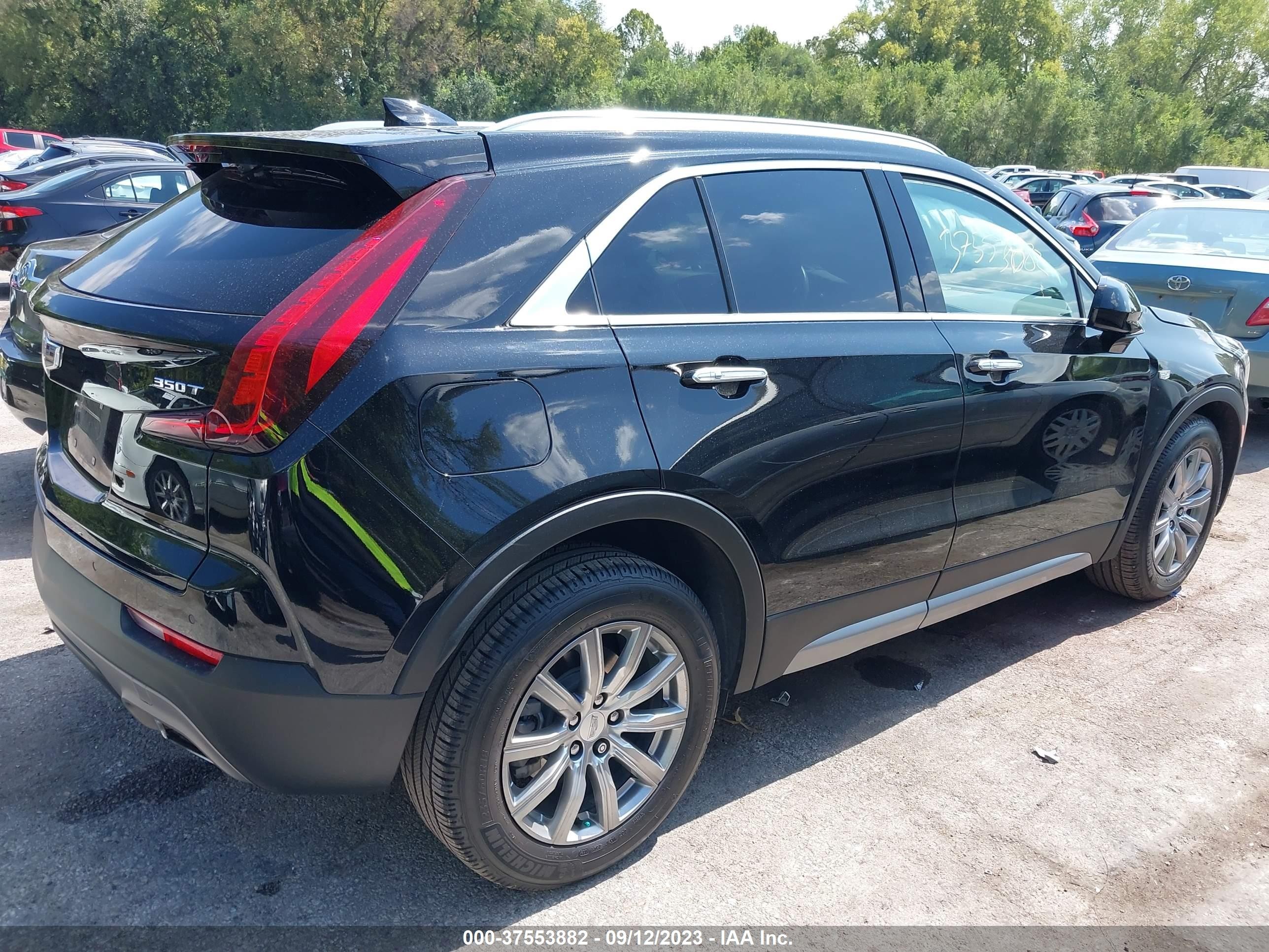 Photo 3 VIN: 1GYFZCR4XLF102411 - CADILLAC XT4 