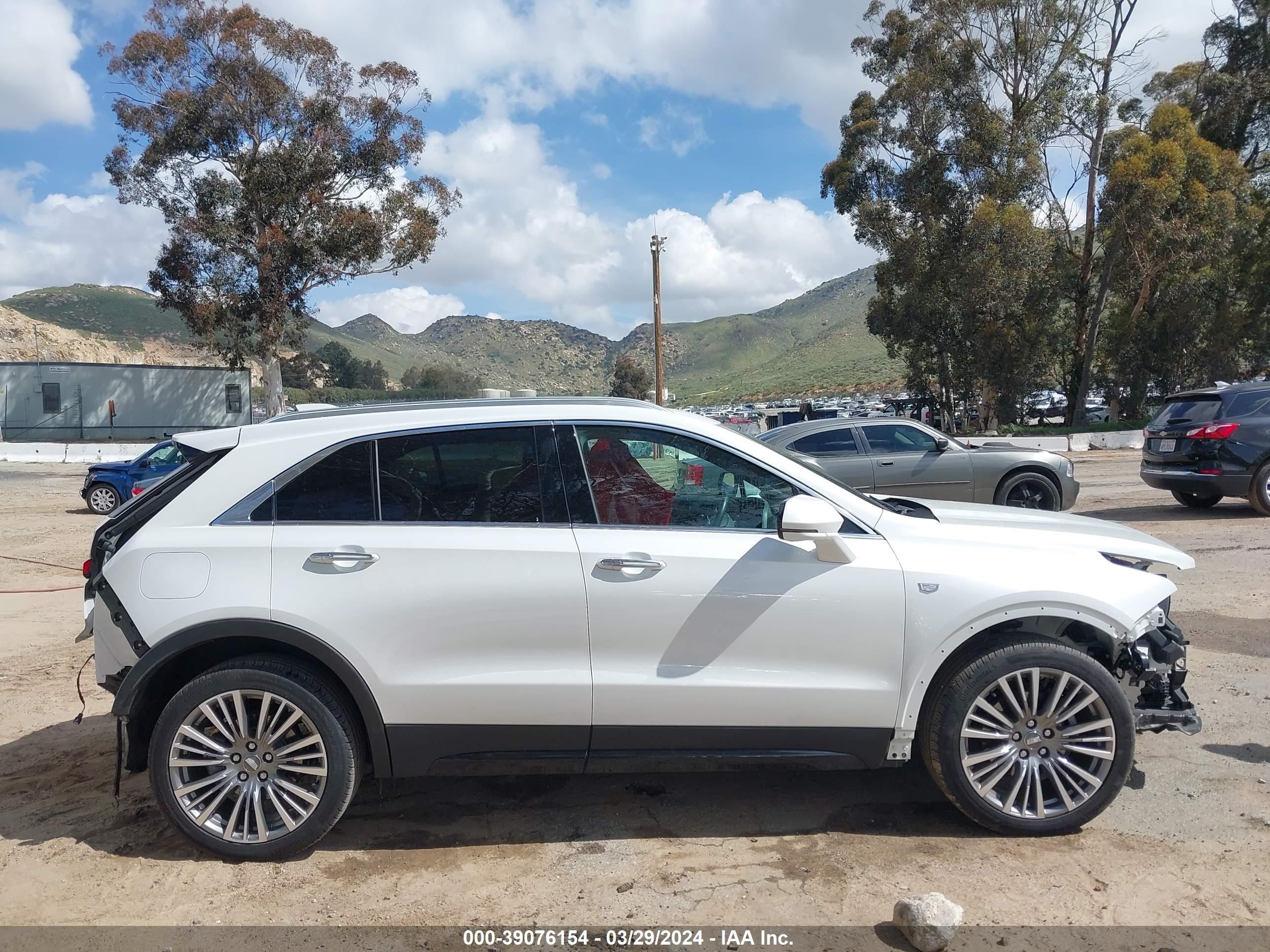 Photo 13 VIN: 1GYFZCR4XRF100926 - CADILLAC XT4 