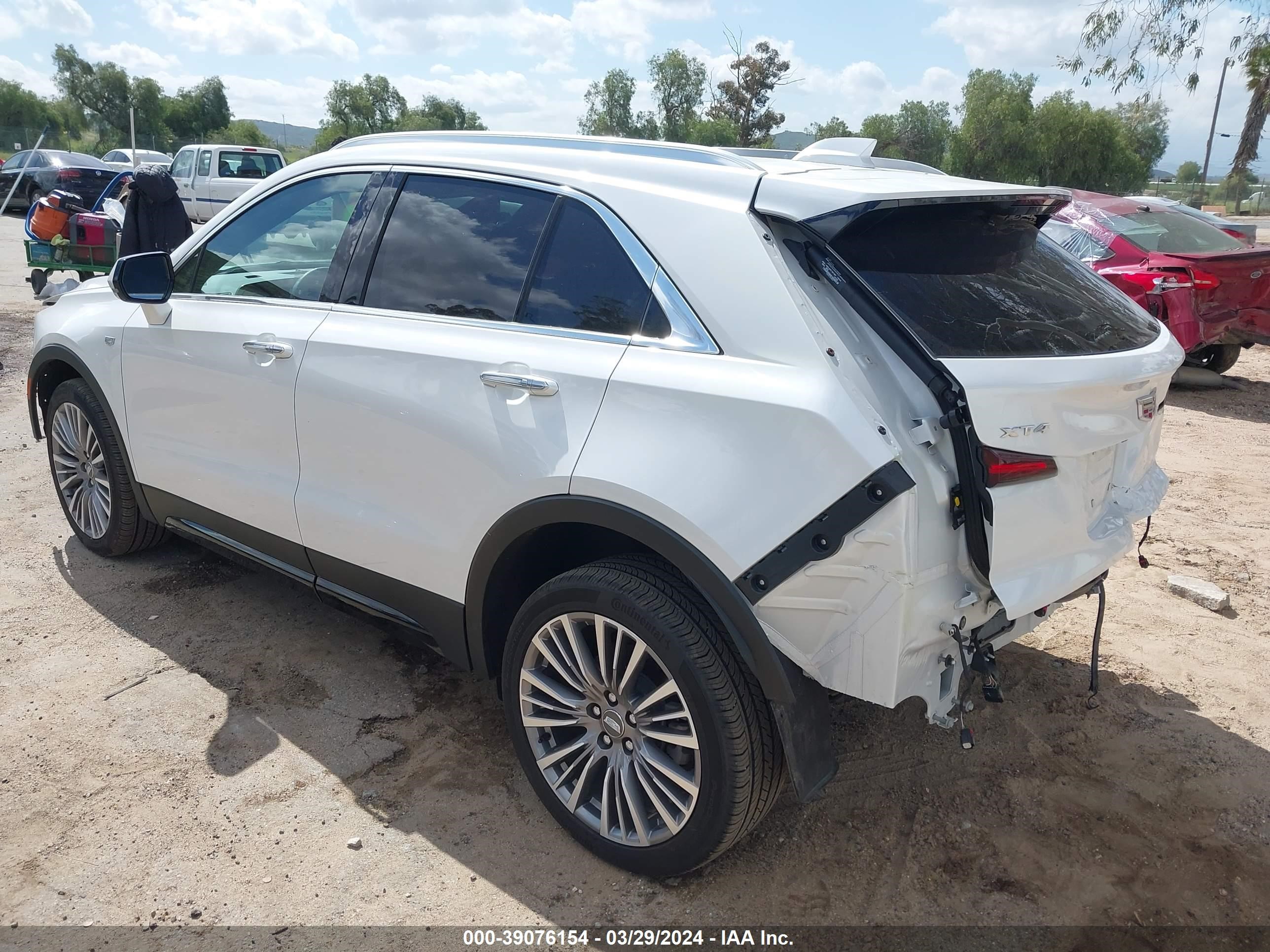 Photo 2 VIN: 1GYFZCR4XRF100926 - CADILLAC XT4 