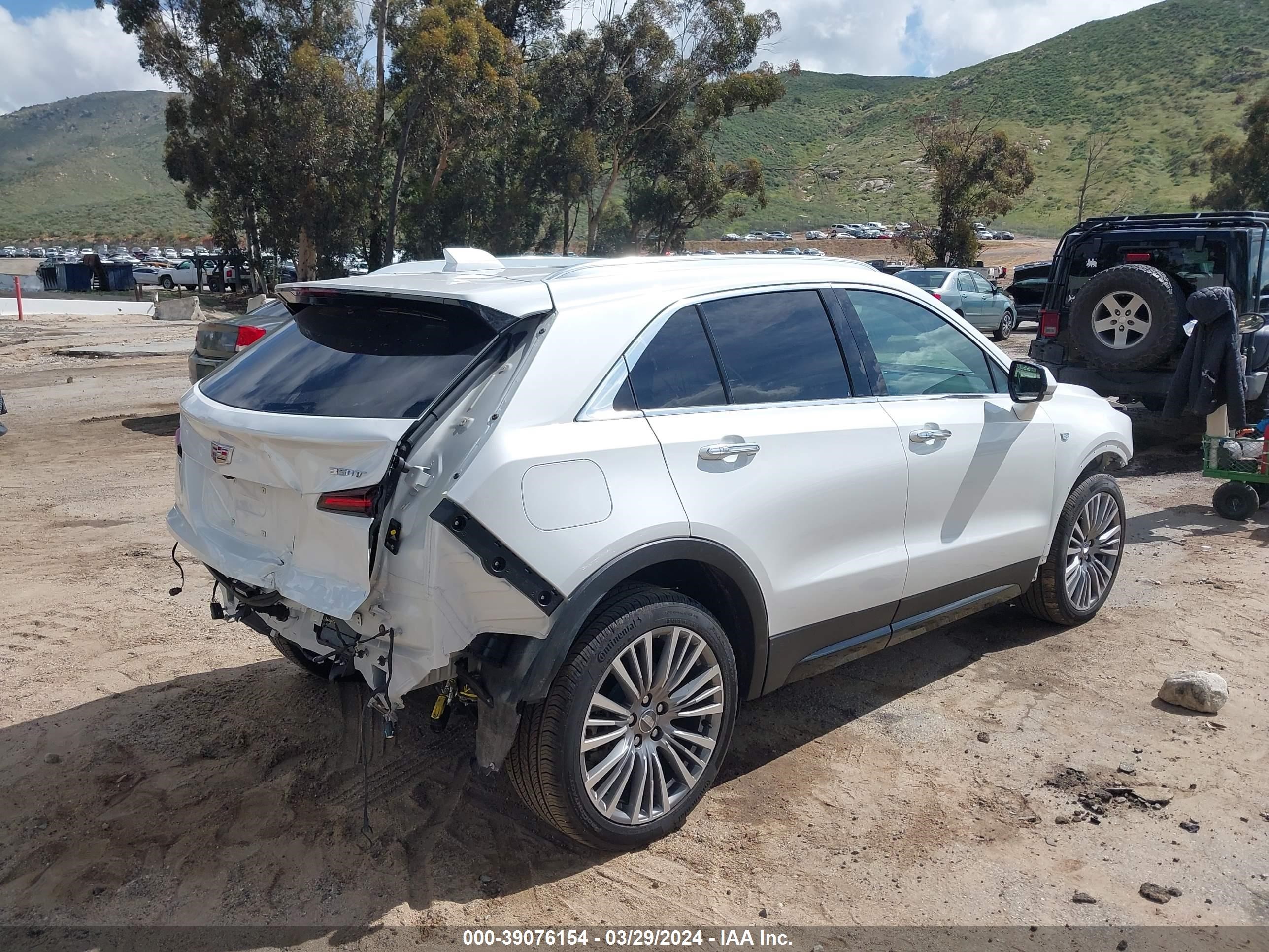 Photo 3 VIN: 1GYFZCR4XRF100926 - CADILLAC XT4 