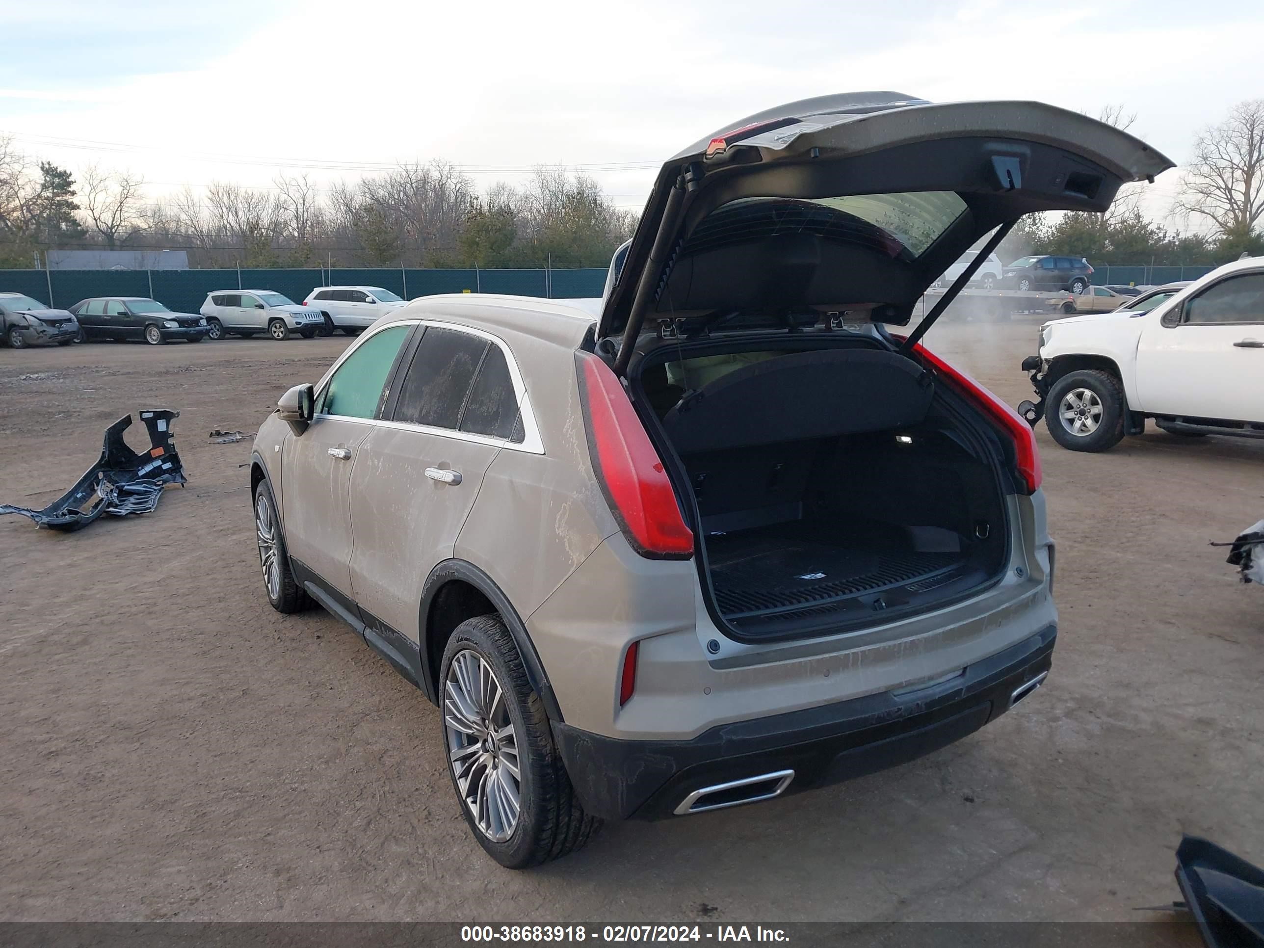 Photo 2 VIN: 1GYFZDR47RF122727 - CADILLAC XT4 