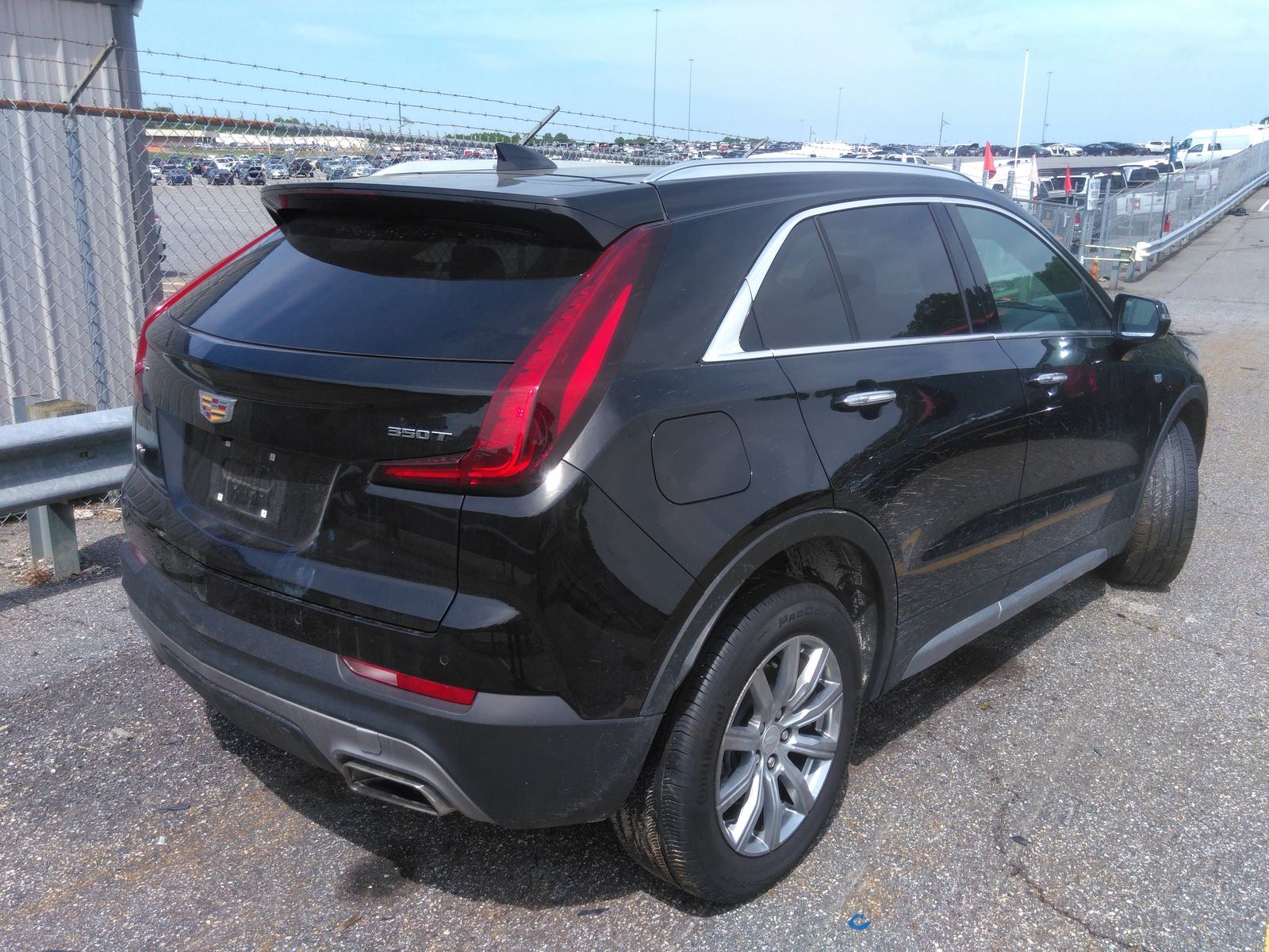 Photo 1 VIN: 1GYFZDR4XMF005815 - CADILLAC XT4 AWD 