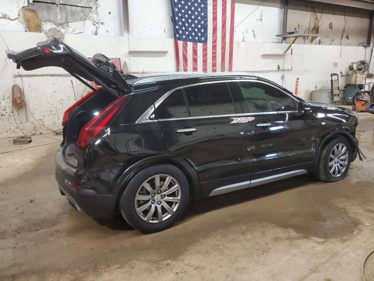 Photo 2 VIN: 1GYFZDR4XMF033243 - CADILLAC XT4 