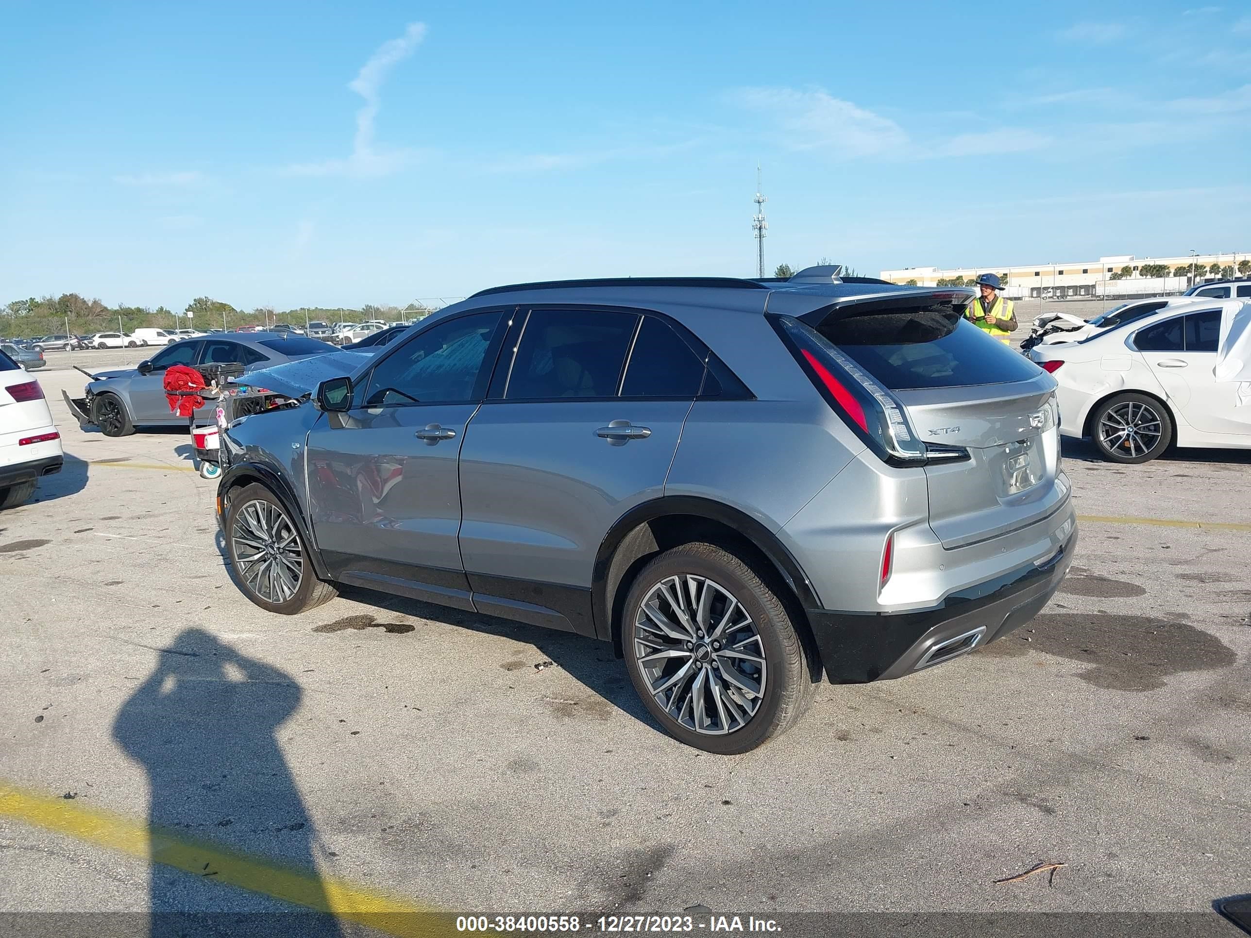 Photo 2 VIN: 1GYFZER45RF113000 - CADILLAC XT4 