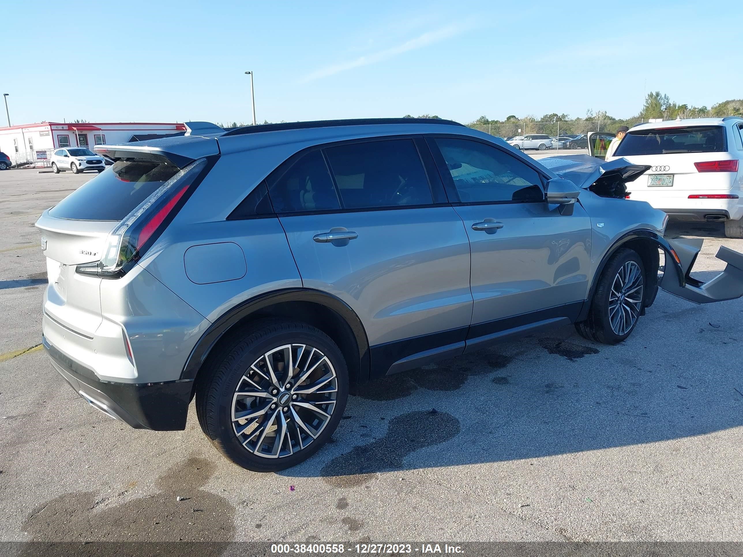 Photo 3 VIN: 1GYFZER45RF113000 - CADILLAC XT4 