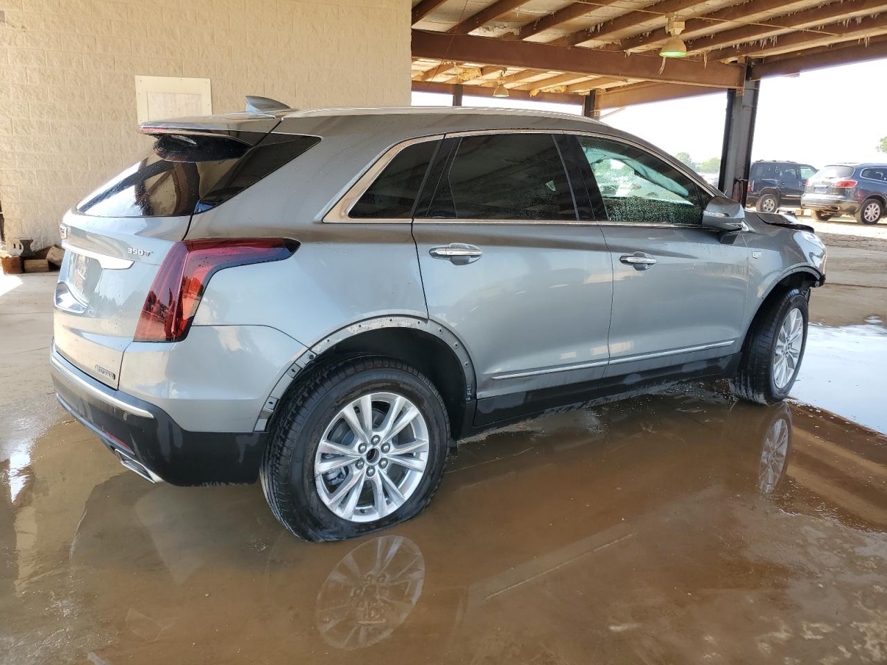 Photo 2 VIN: 1GYKNAR48RZ711065 - CADILLAC XT5 