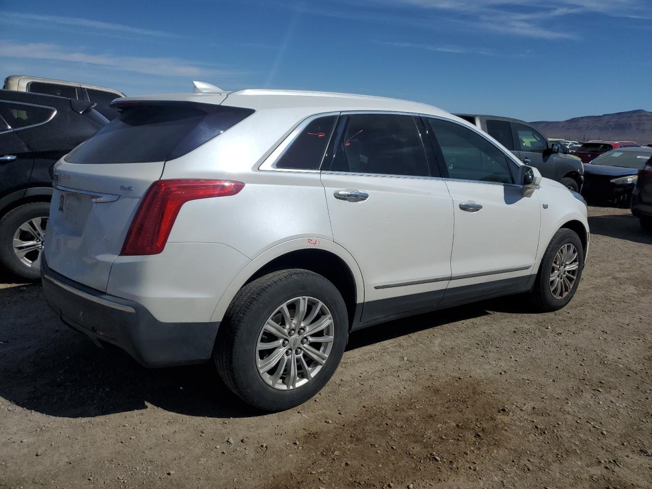 Photo 2 VIN: 1GYKNARS3HZ121322 - CADILLAC XT5 