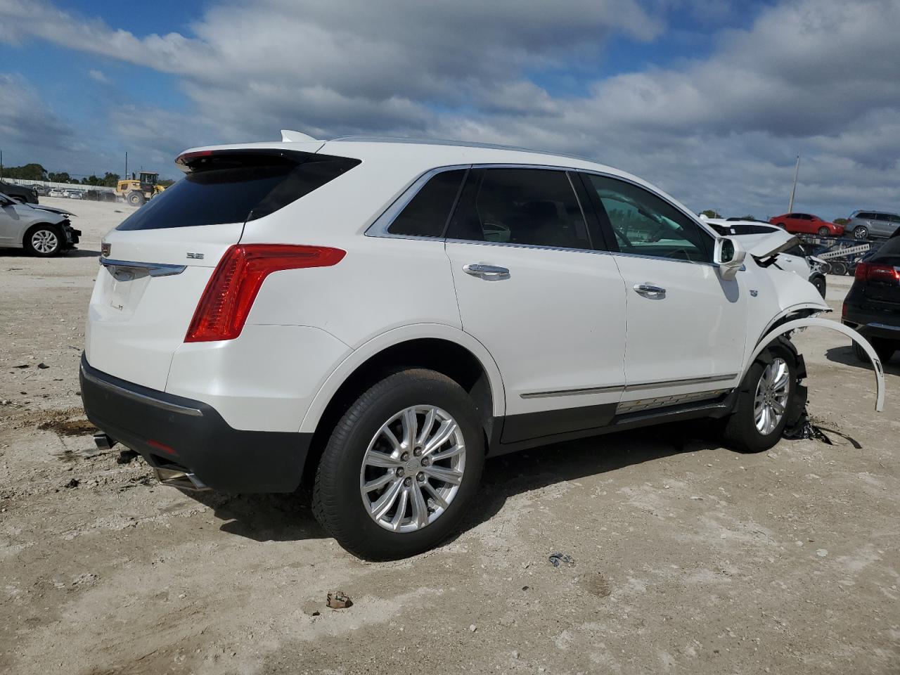 Photo 2 VIN: 1GYKNARS4KZ277697 - CADILLAC XT5 