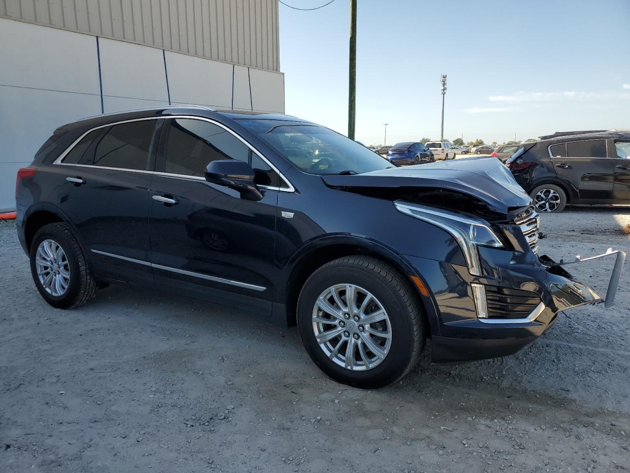 Photo 3 VIN: 1GYKNARSXHZ255180 - CADILLAC XT5 