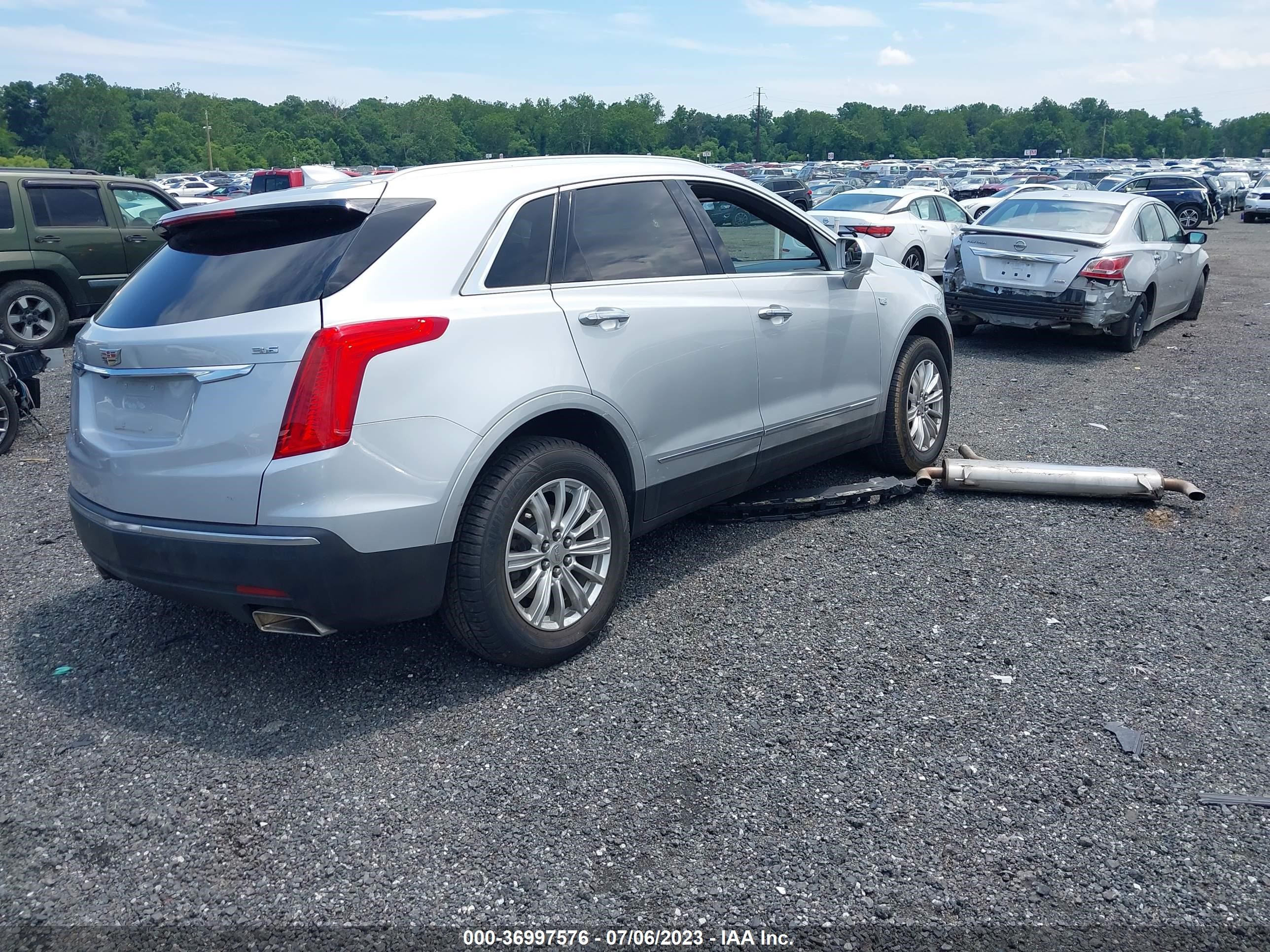 Photo 3 VIN: 1GYKNARSXHZ318536 - CADILLAC XT5 