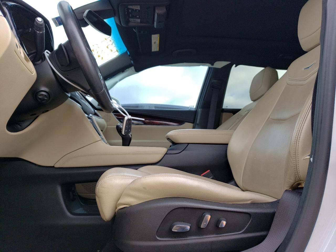 Photo 6 VIN: 1GYKNBRS3HZ149630 - CADILLAC XT5 