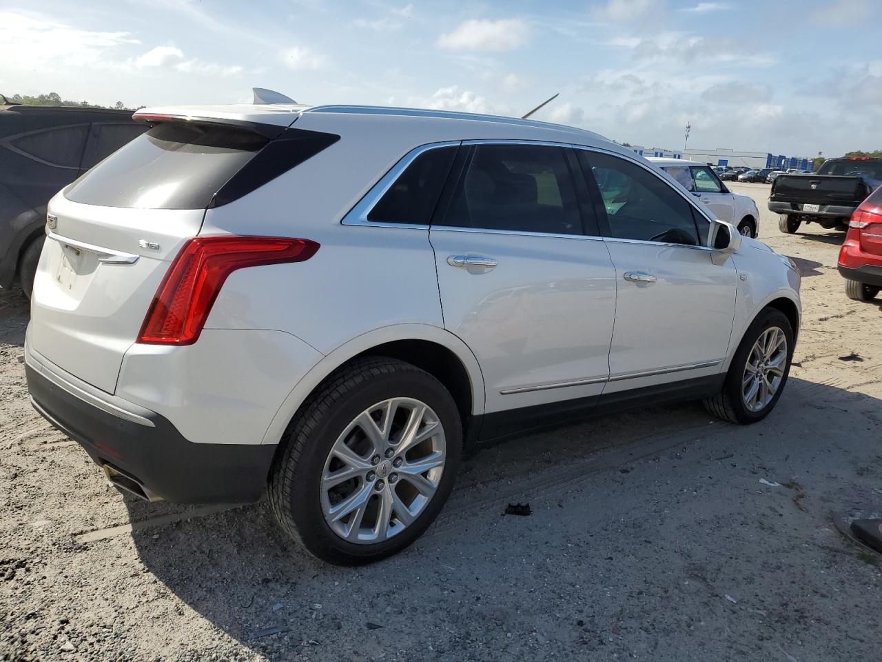 Photo 2 VIN: 1GYKNBRS3HZ226738 - CADILLAC XT5 