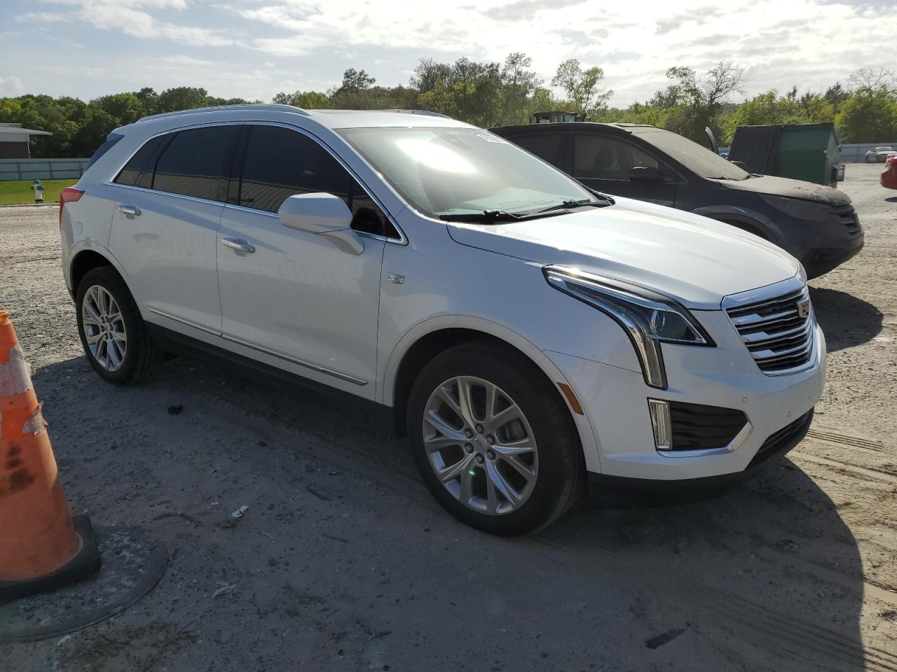 Photo 3 VIN: 1GYKNBRS3HZ226738 - CADILLAC XT5 