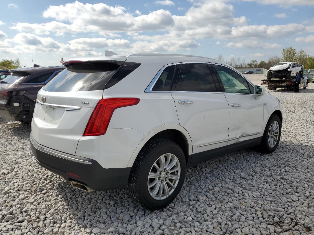 Photo 2 VIN: 1GYKNBRS3JZ185825 - CADILLAC XT5 