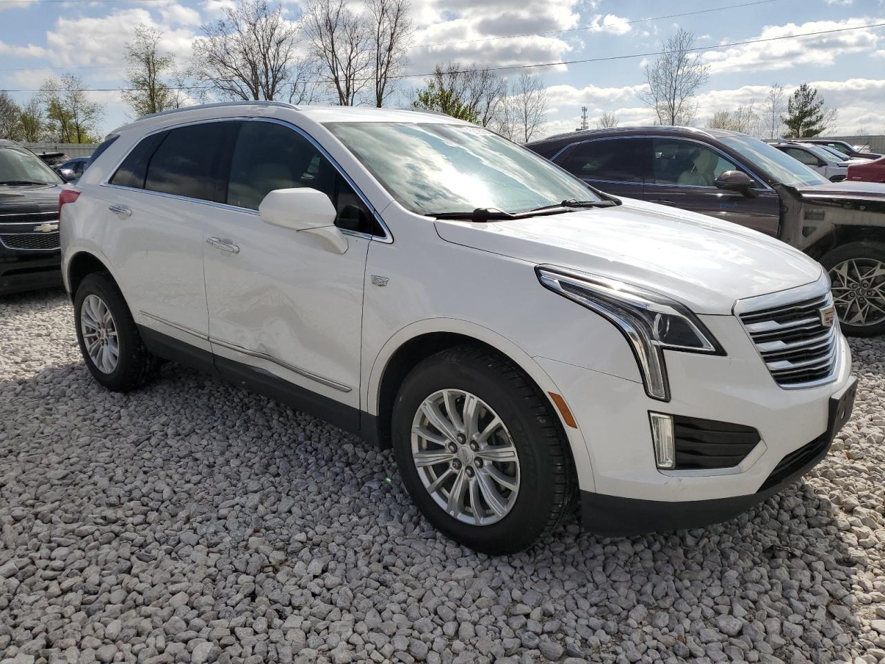 Photo 3 VIN: 1GYKNBRS3JZ185825 - CADILLAC XT5 