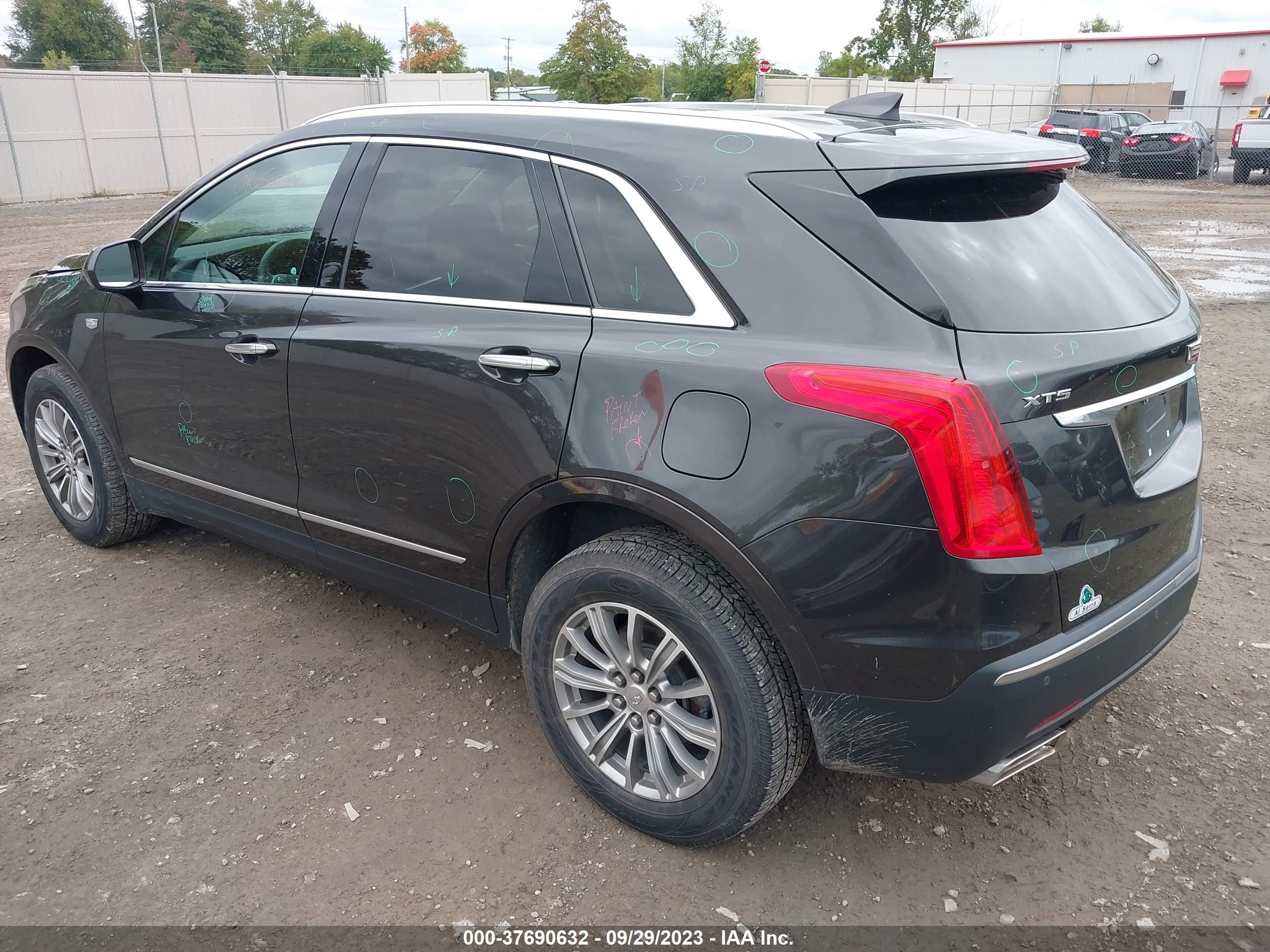 Photo 2 VIN: 1GYKNBRS4HZ175671 - CADILLAC XT5 