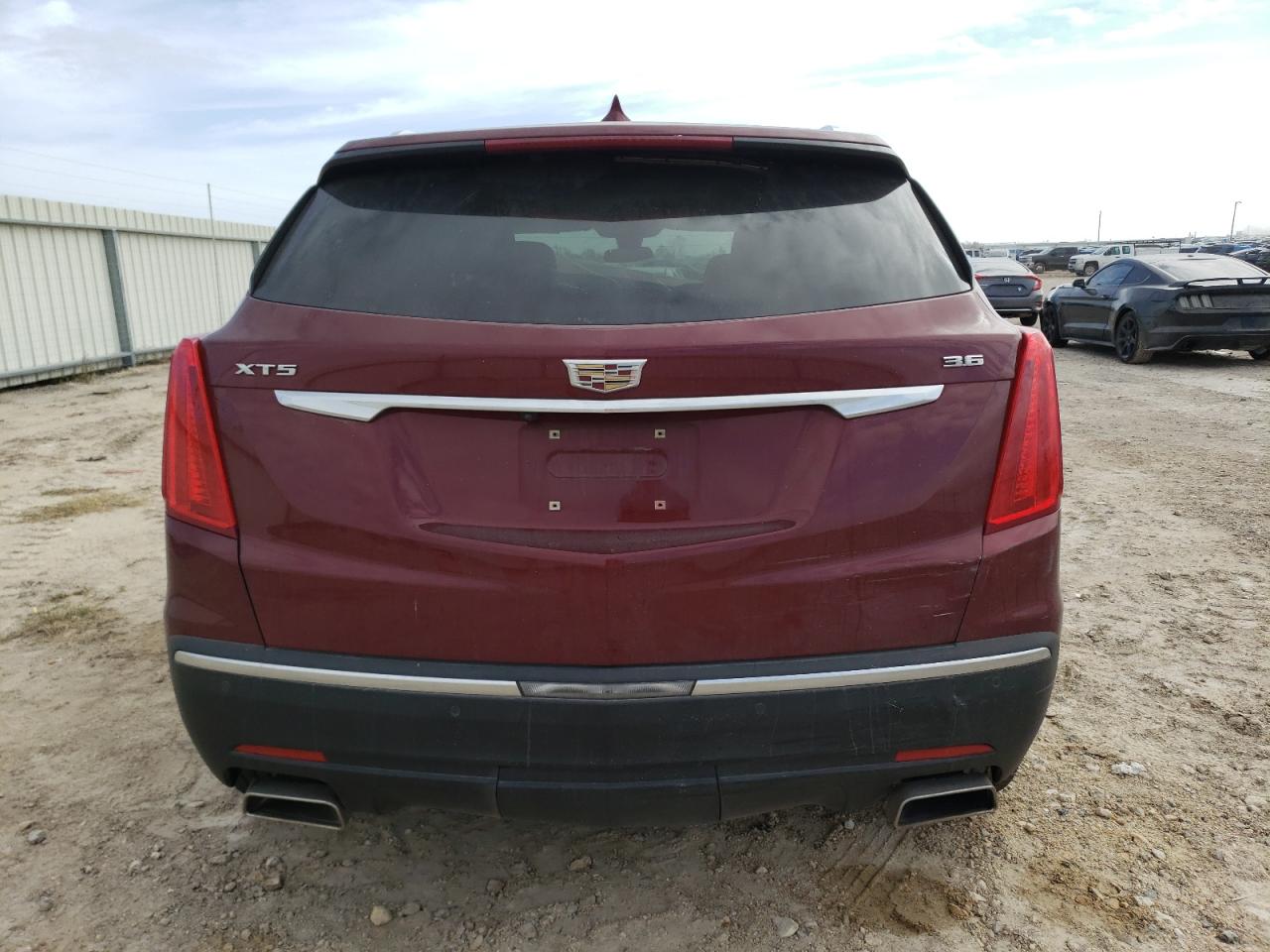 Photo 5 VIN: 1GYKNBRS4HZ210774 - CADILLAC XT5 