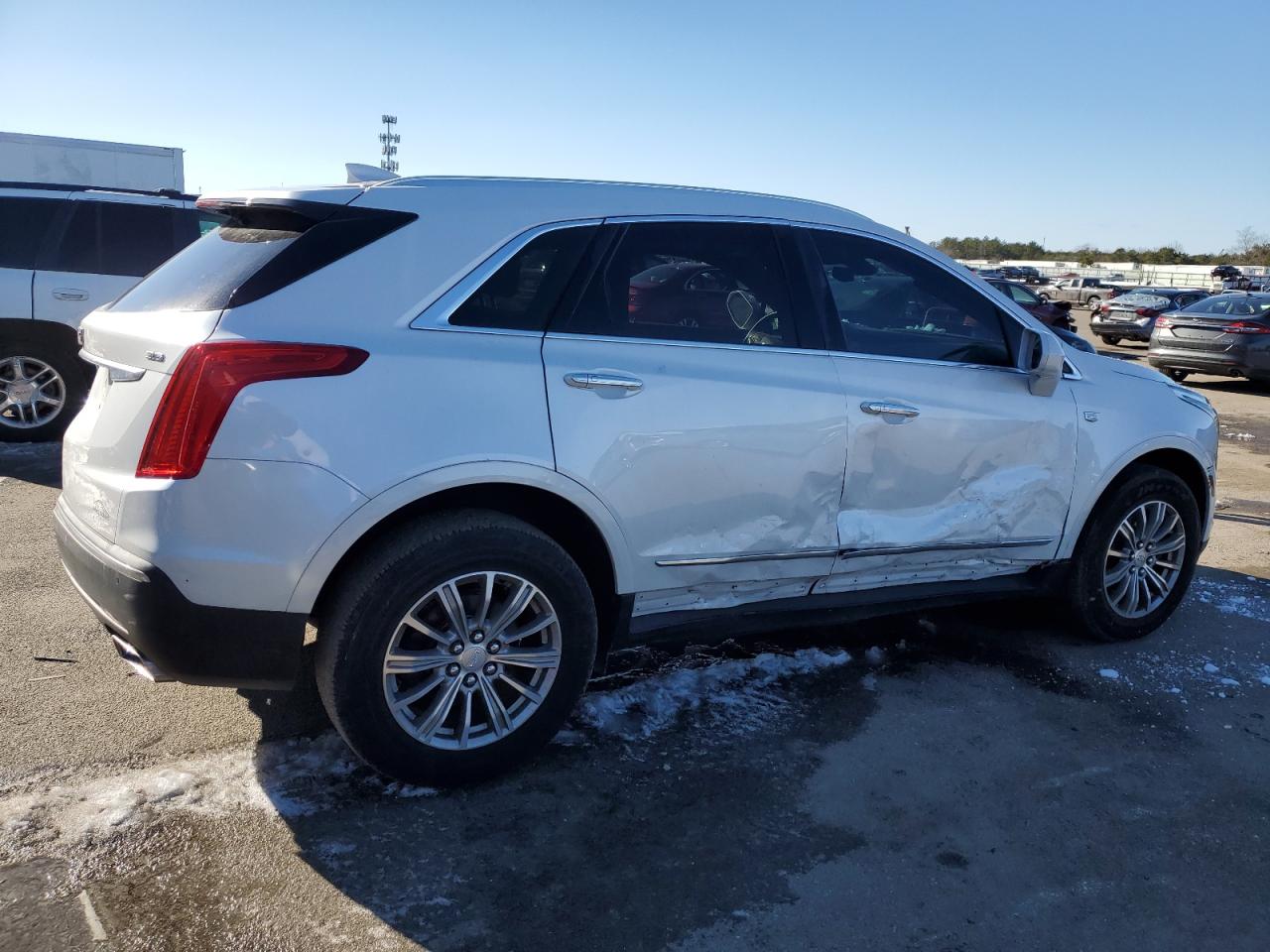 Photo 3 VIN: 1GYKNBRS5HZ234677 - CADILLAC XT5 