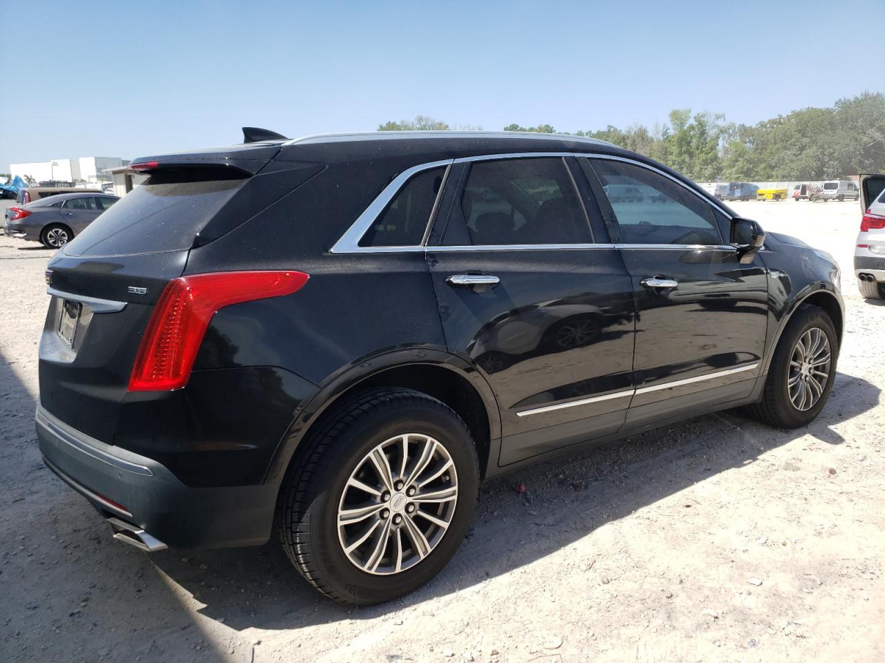 Photo 2 VIN: 1GYKNBRS7HZ163434 - CADILLAC XT5 