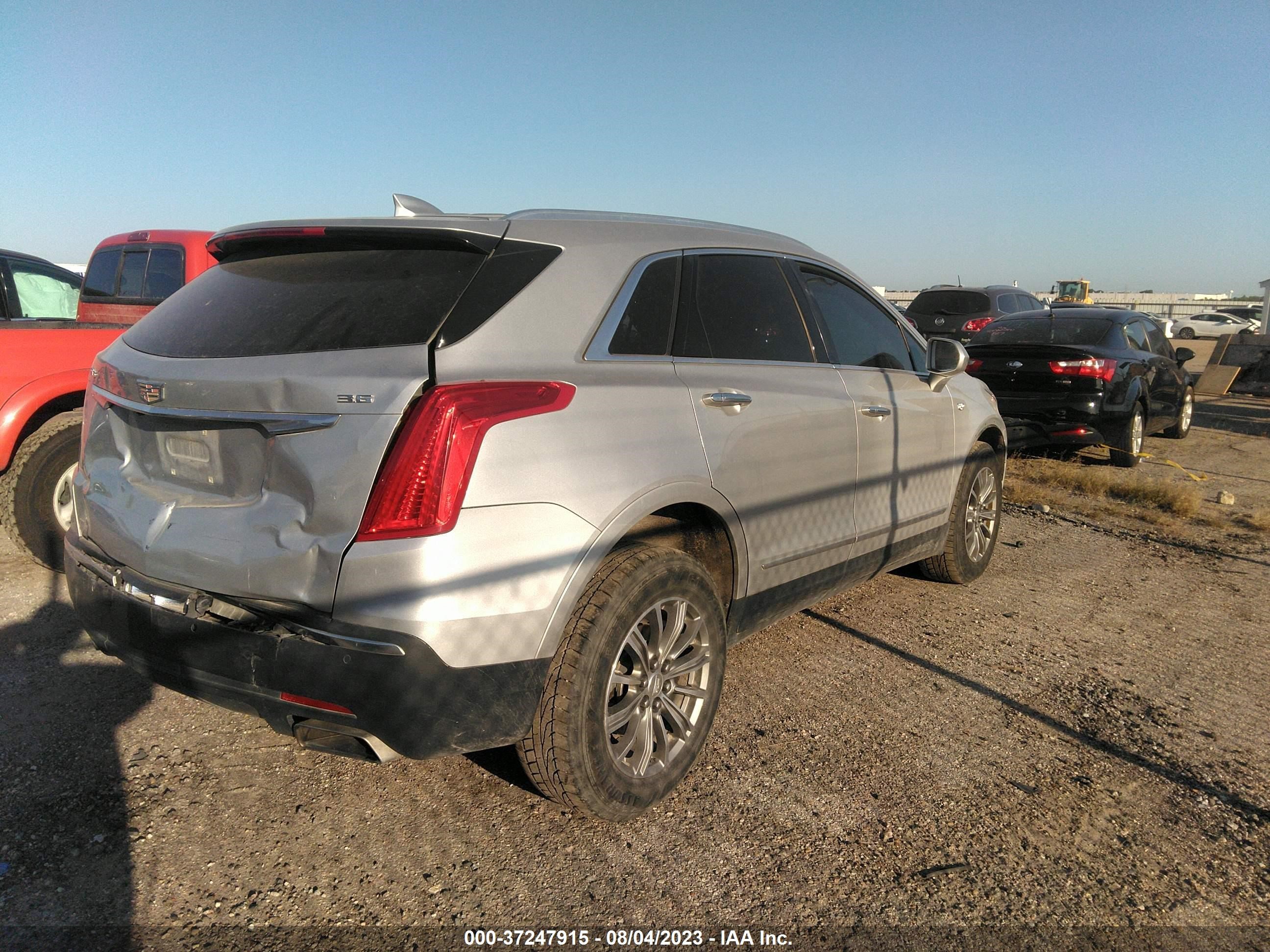 Photo 3 VIN: 1GYKNBRS8HZ101010 - CADILLAC XT5 