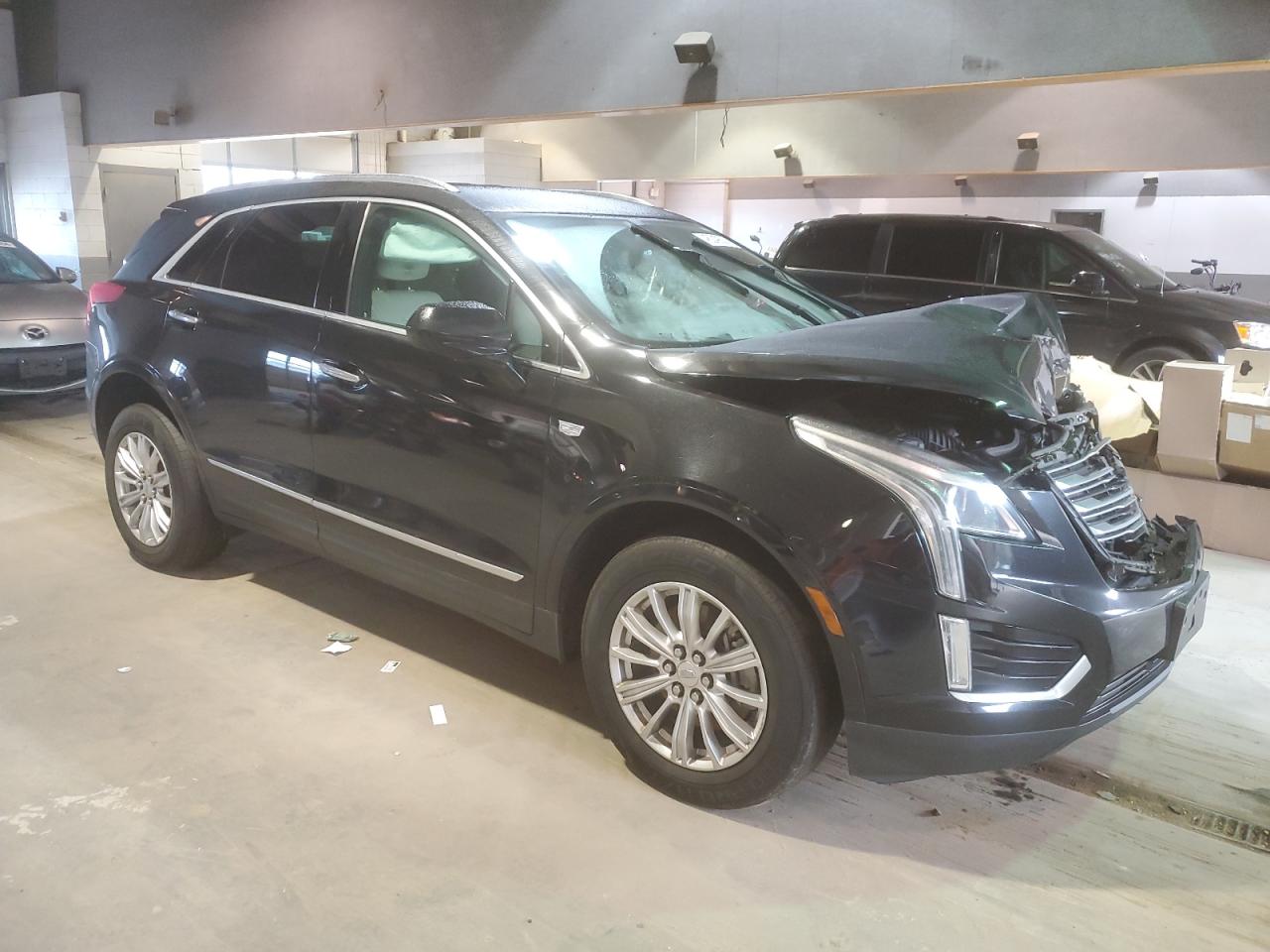 Photo 3 VIN: 1GYKNBRSXJZ123838 - CADILLAC XT5 