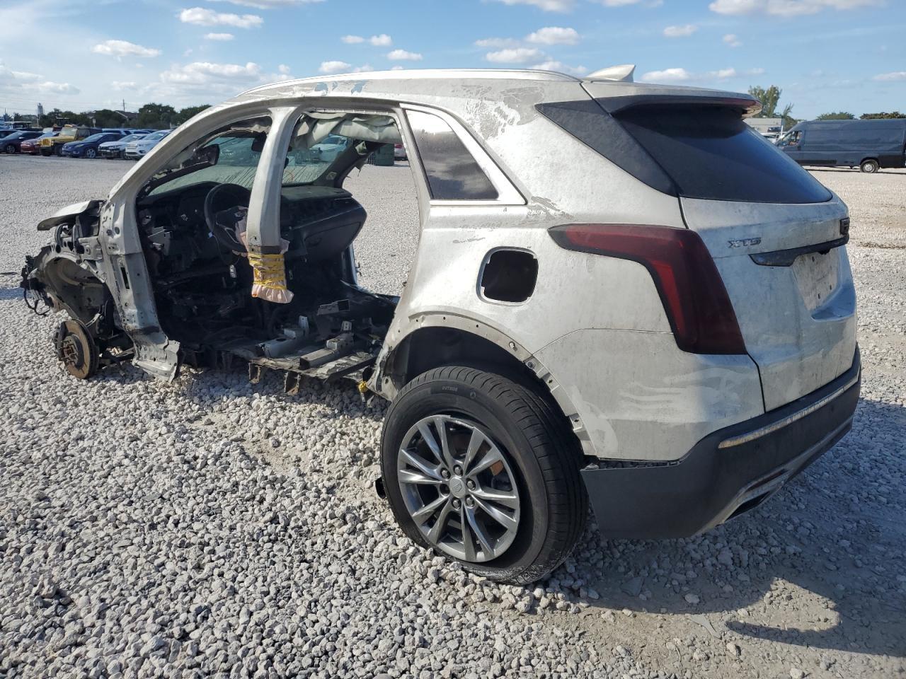 Photo 2 VIN: 1GYKNCR43MZ101093 - CADILLAC XT5 