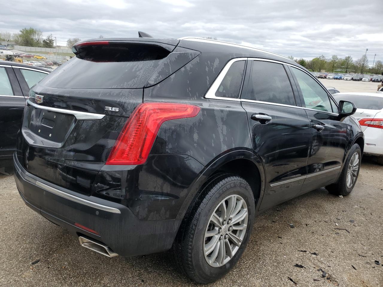 Photo 2 VIN: 1GYKNCRS0JZ131758 - CADILLAC XT5 