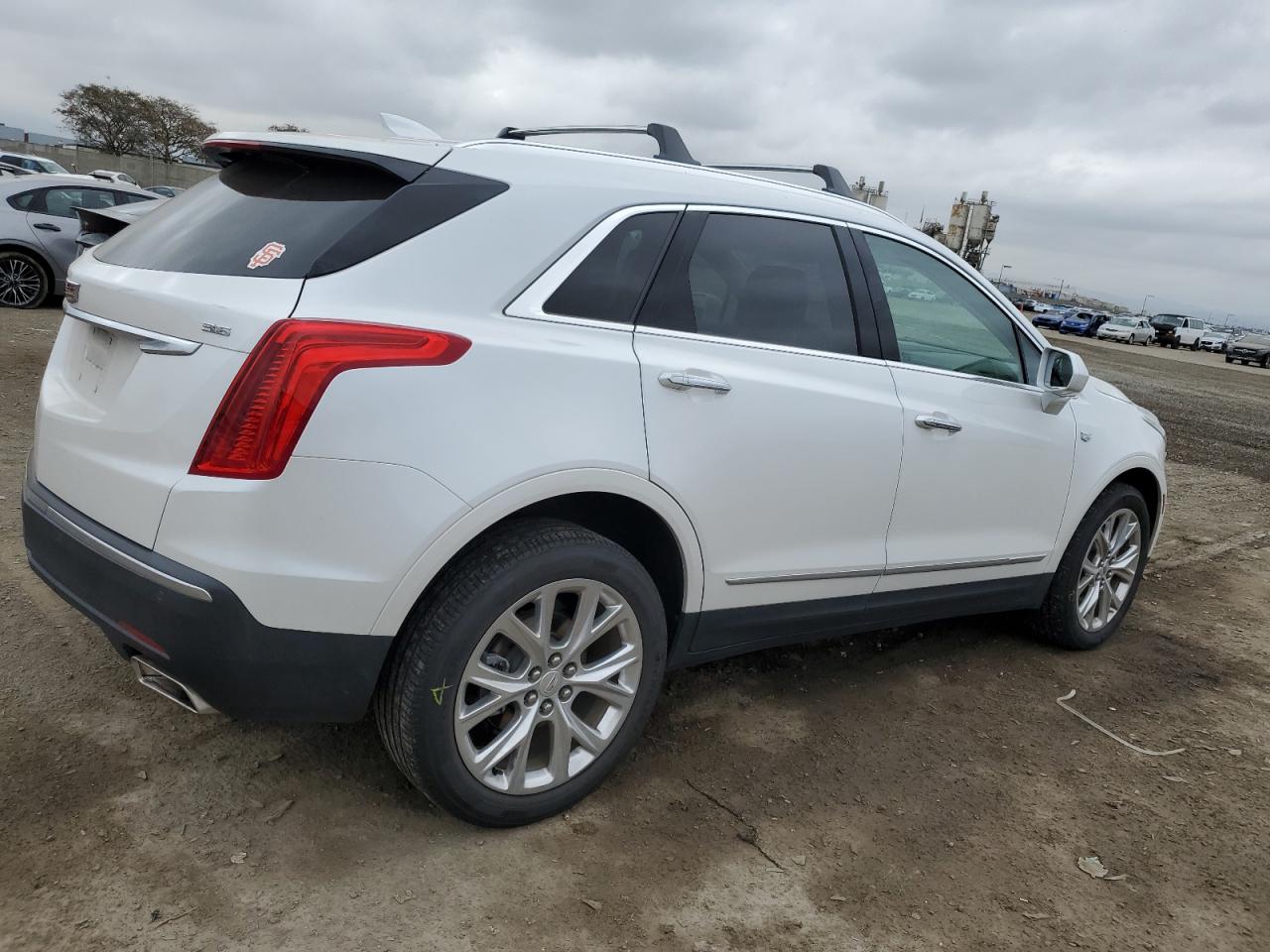 Photo 2 VIN: 1GYKNCRS0JZ164467 - CADILLAC XT5 