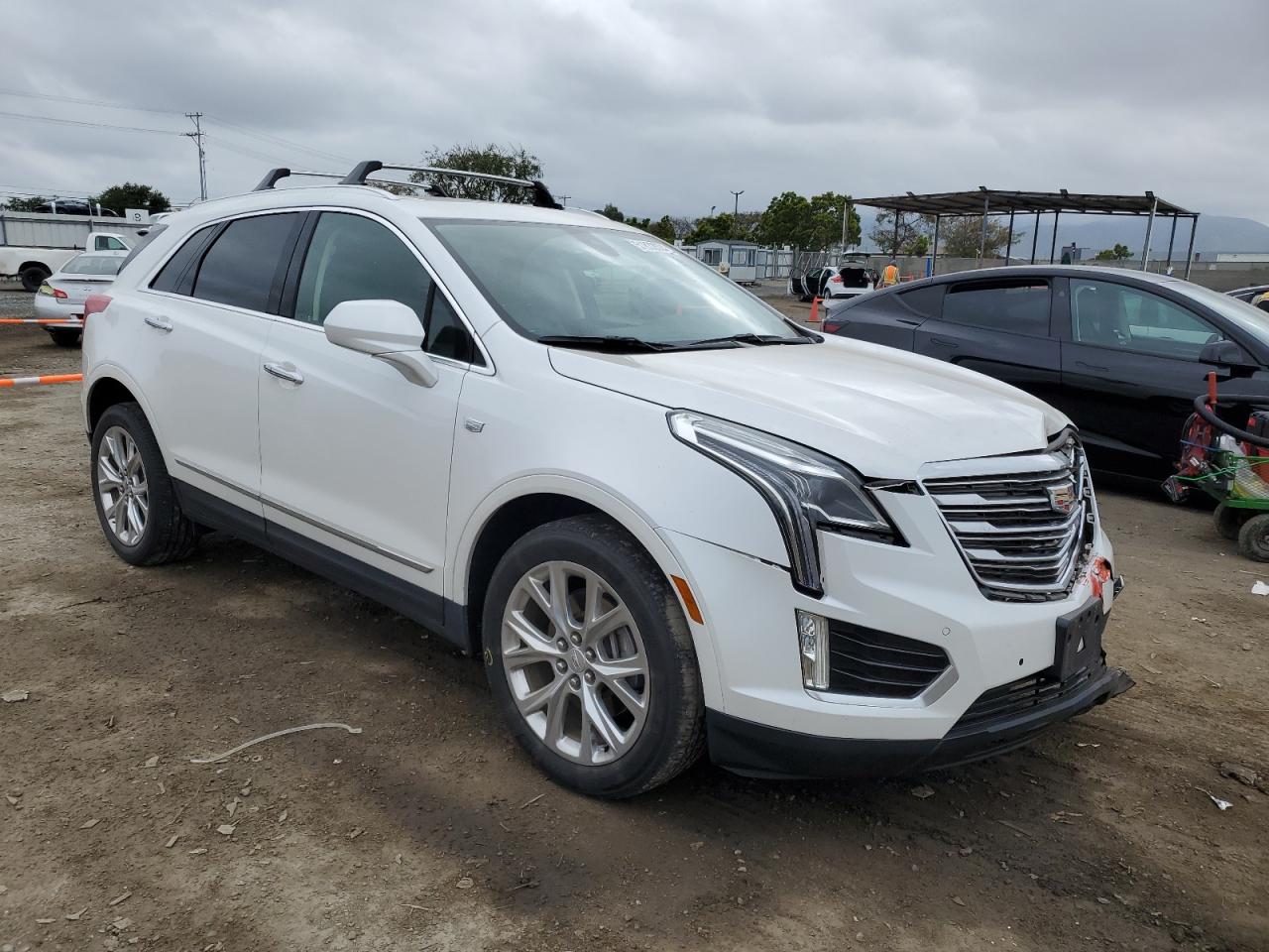 Photo 3 VIN: 1GYKNCRS0JZ164467 - CADILLAC XT5 