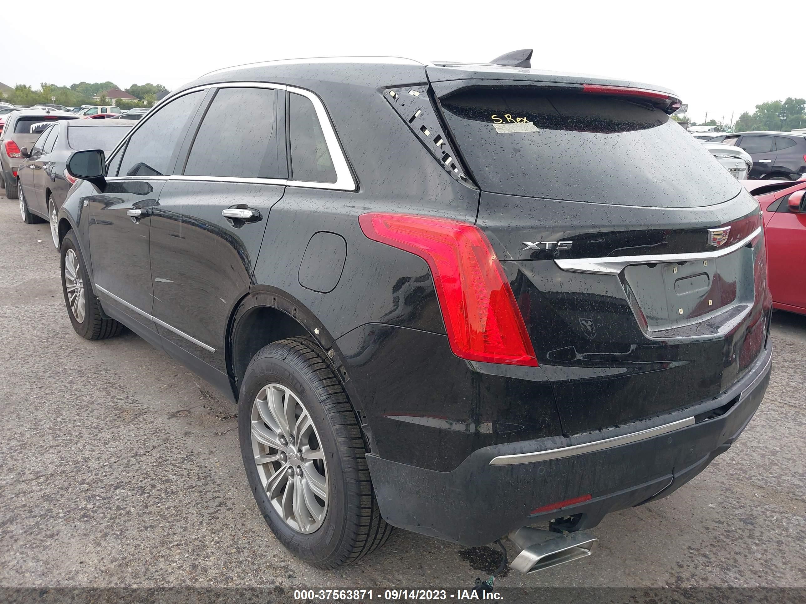 Photo 2 VIN: 1GYKNCRS0JZ237241 - CADILLAC XT5 