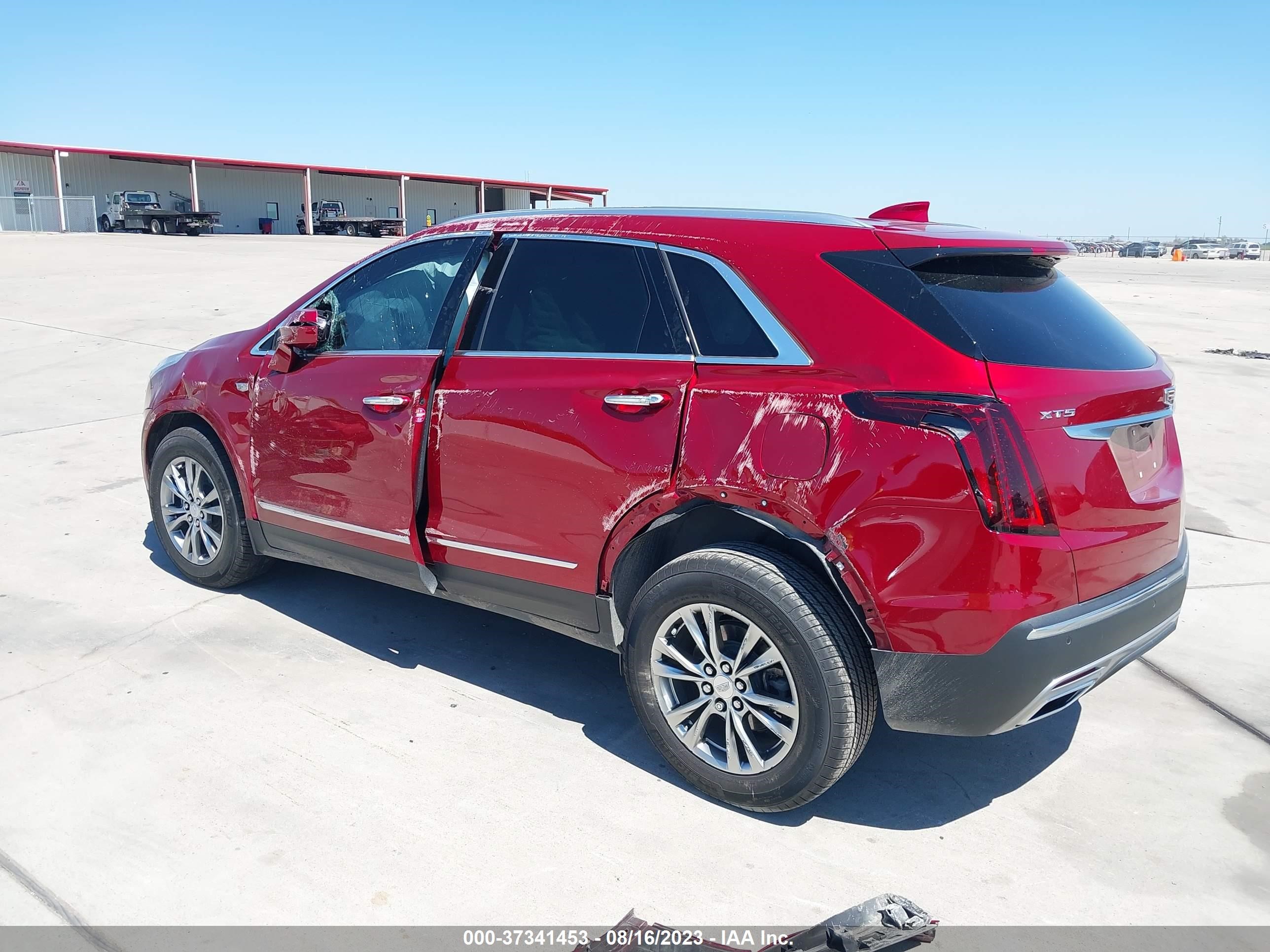 Photo 2 VIN: 1GYKNCRS0MZ139914 - CADILLAC XT5 