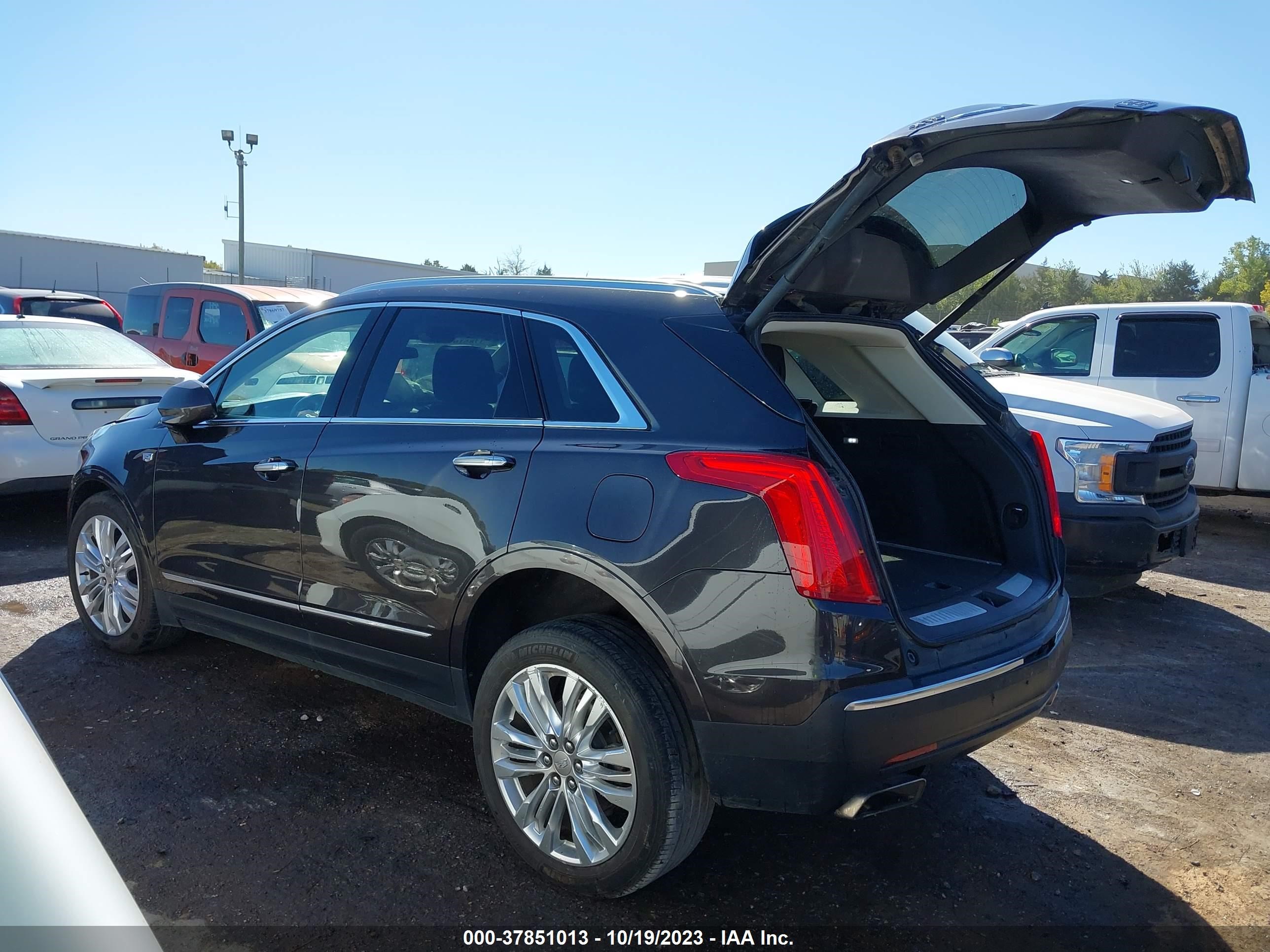 Photo 2 VIN: 1GYKNCRS1HZ104837 - CADILLAC XT5 