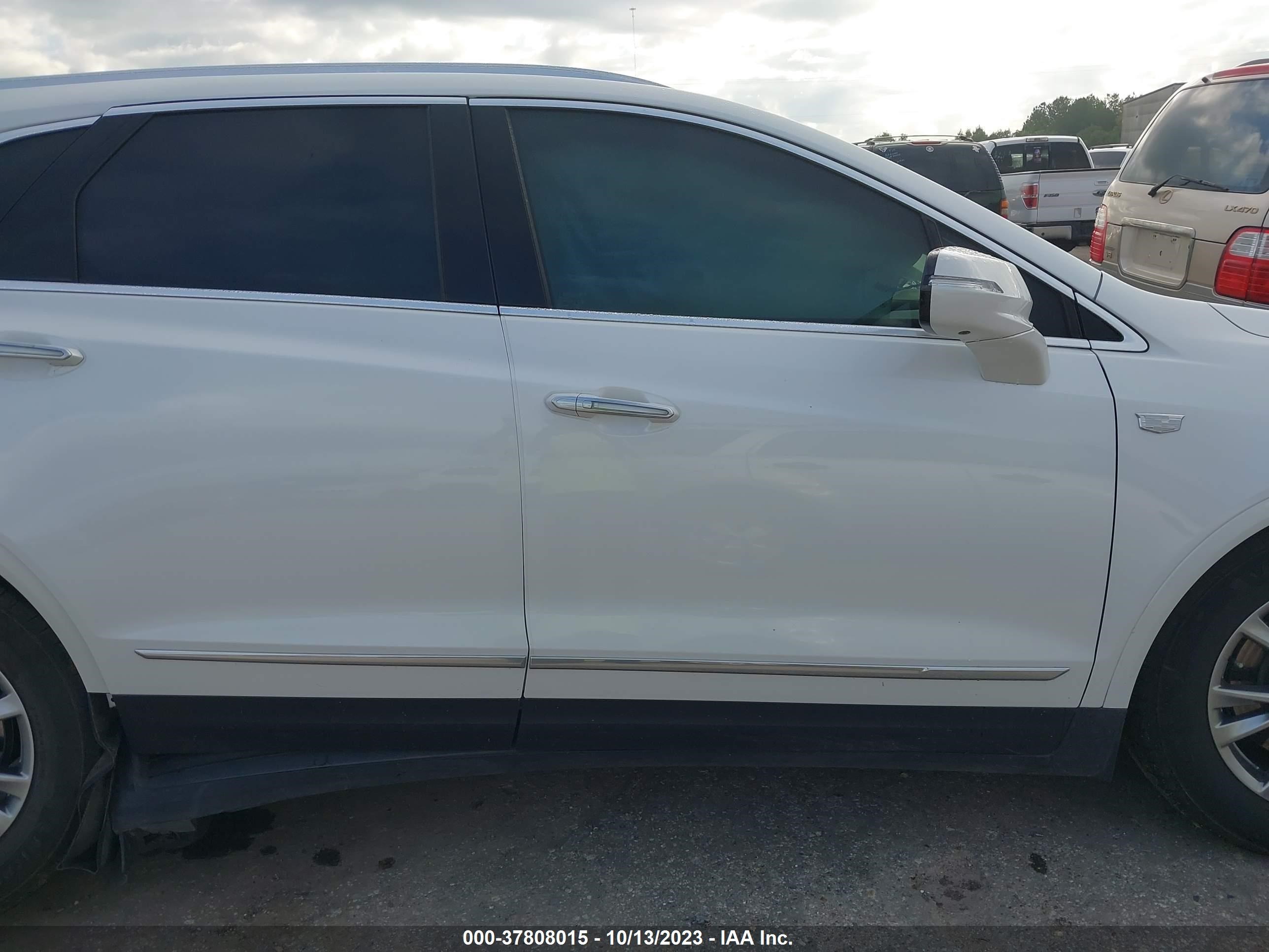 Photo 11 VIN: 1GYKNCRS1MZ189799 - CADILLAC XT5 