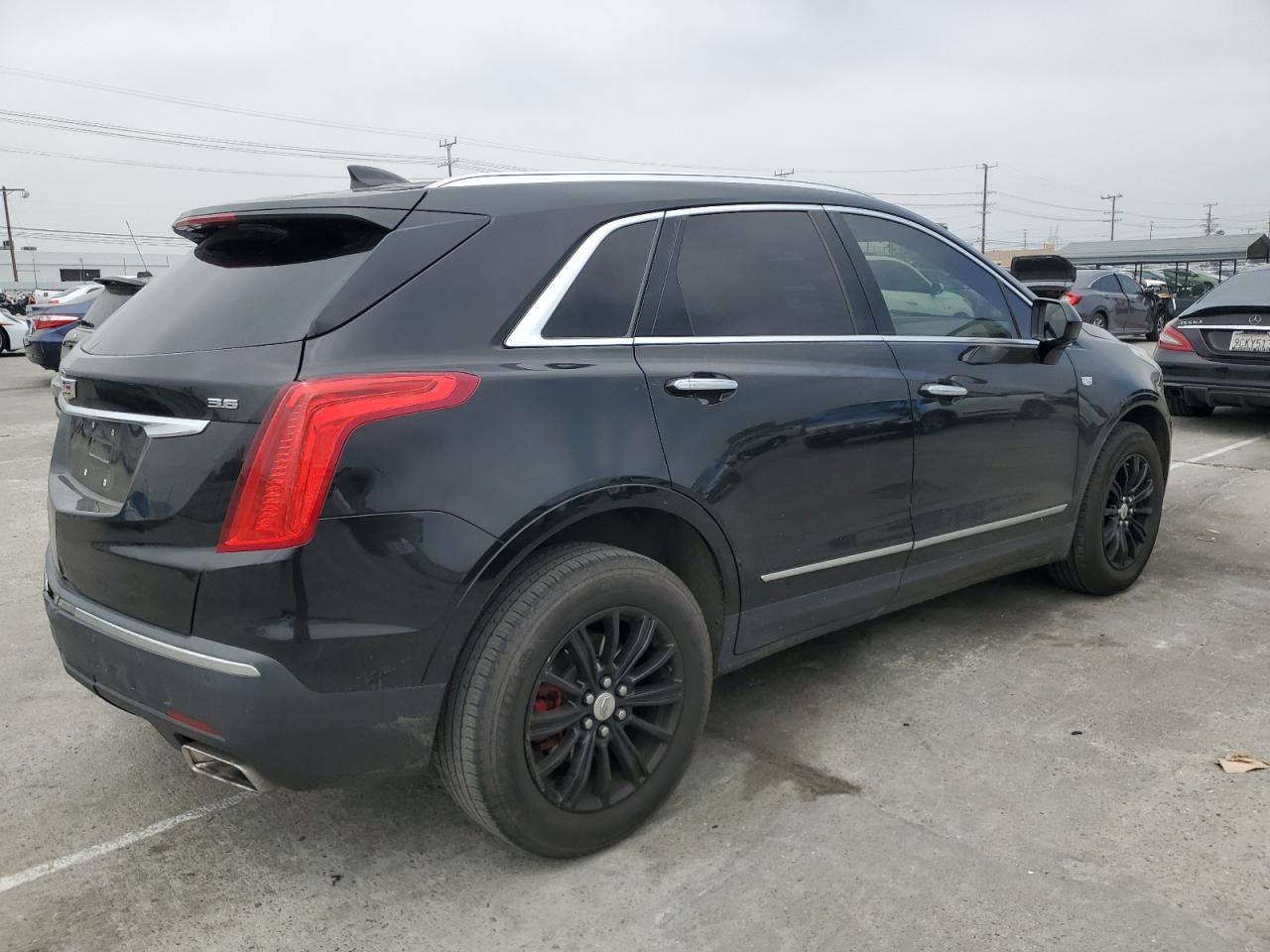 Photo 2 VIN: 1GYKNCRS2JZ126335 - CADILLAC XT5 