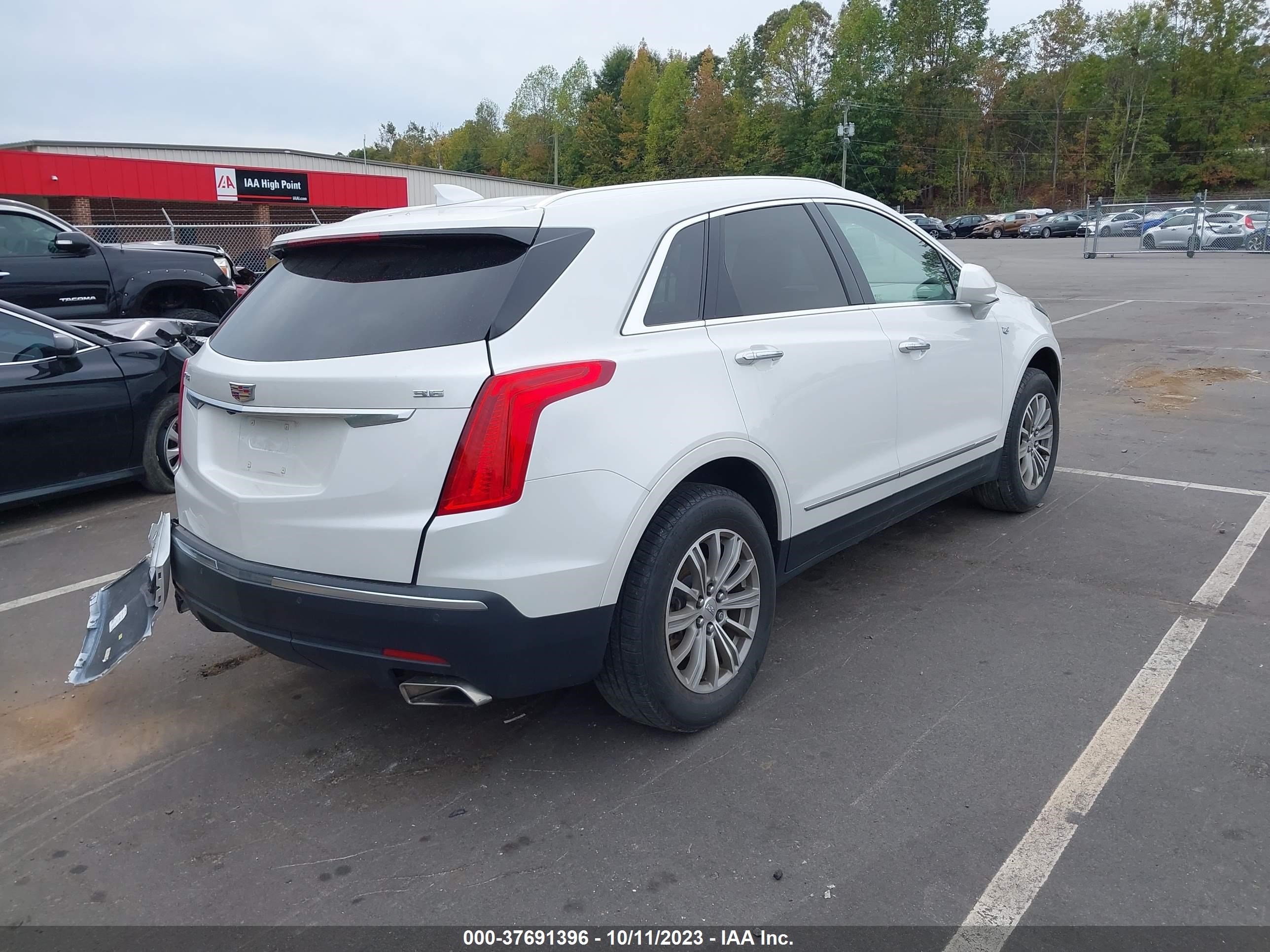 Photo 3 VIN: 1GYKNCRS2KZ132301 - CADILLAC XT5 