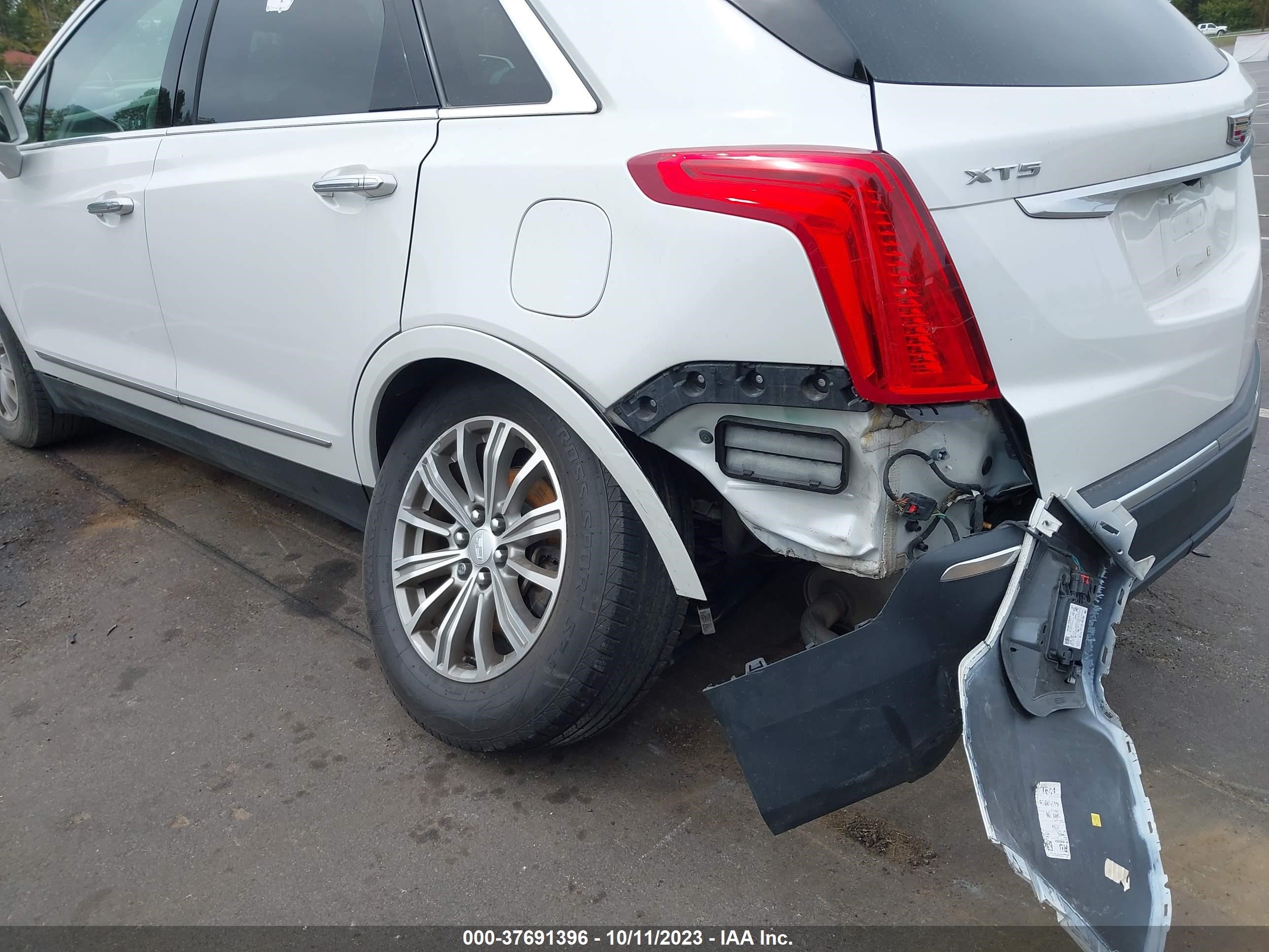 Photo 5 VIN: 1GYKNCRS2KZ132301 - CADILLAC XT5 