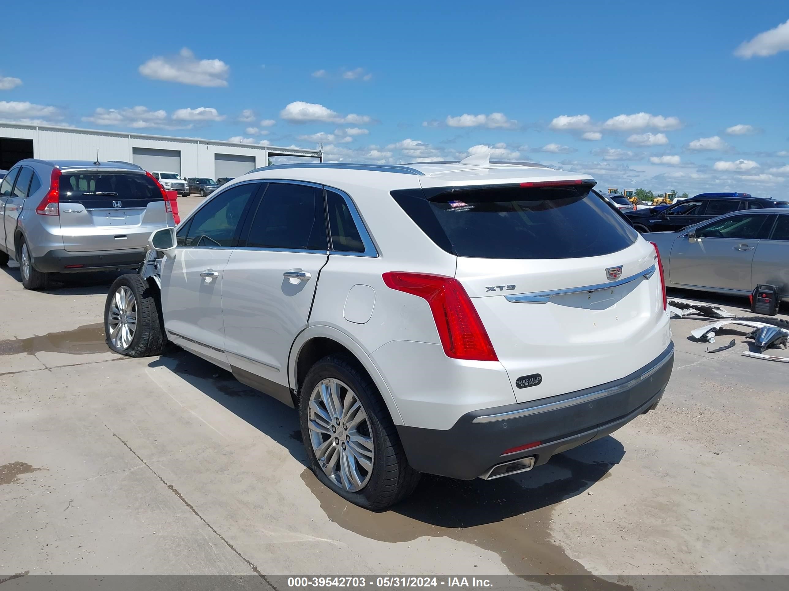 Photo 2 VIN: 1GYKNCRS4HZ101432 - CADILLAC XT5 