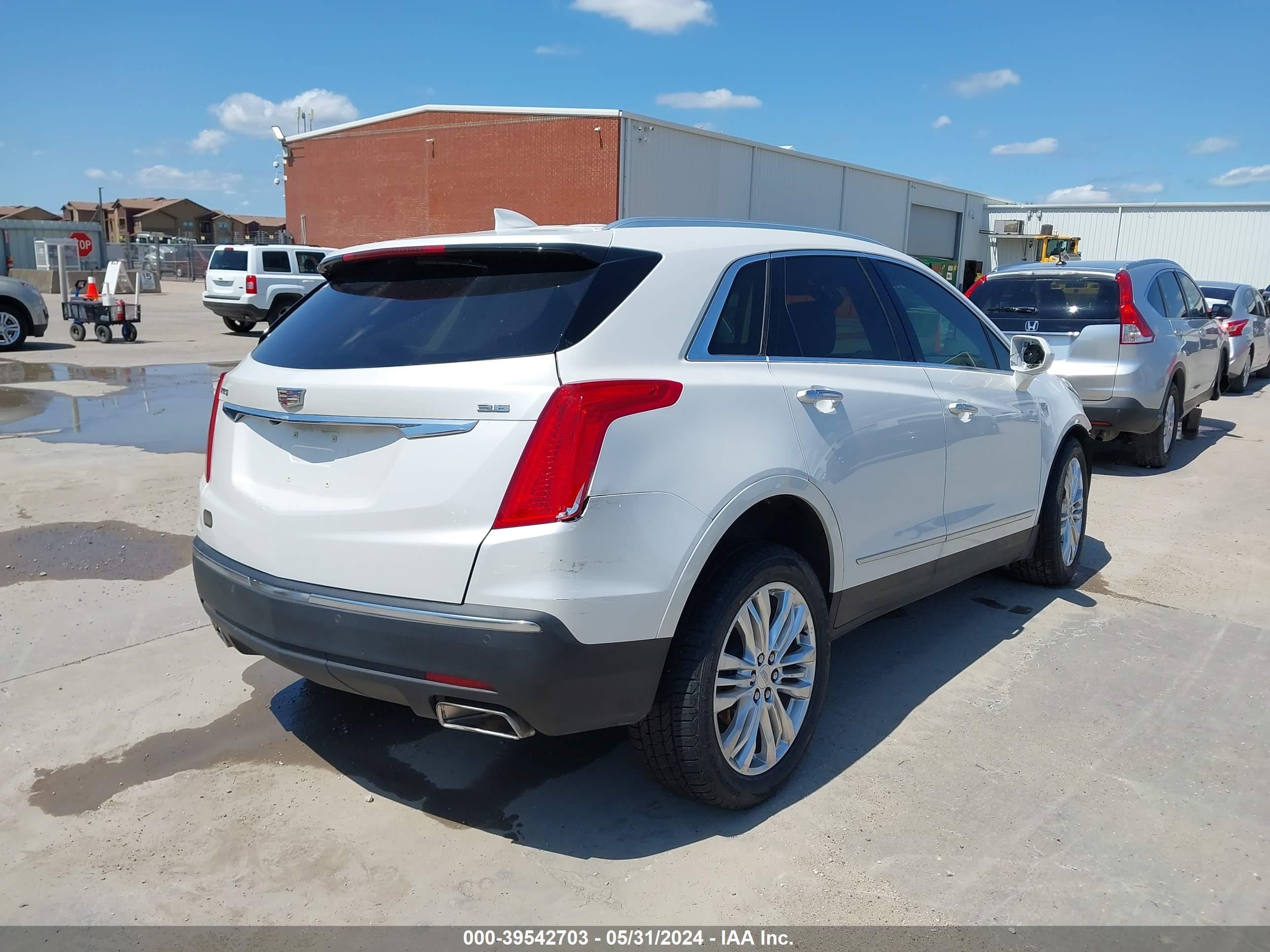 Photo 3 VIN: 1GYKNCRS4HZ101432 - CADILLAC XT5 