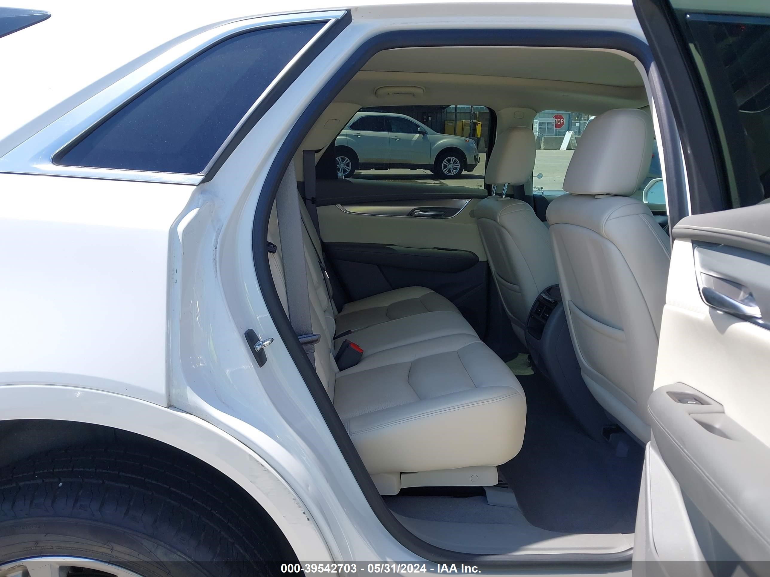 Photo 7 VIN: 1GYKNCRS4HZ101432 - CADILLAC XT5 