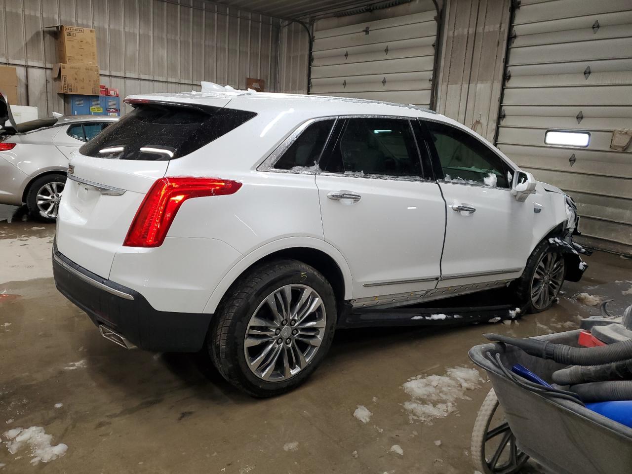 Photo 2 VIN: 1GYKNCRS4HZ139274 - CADILLAC XT5 