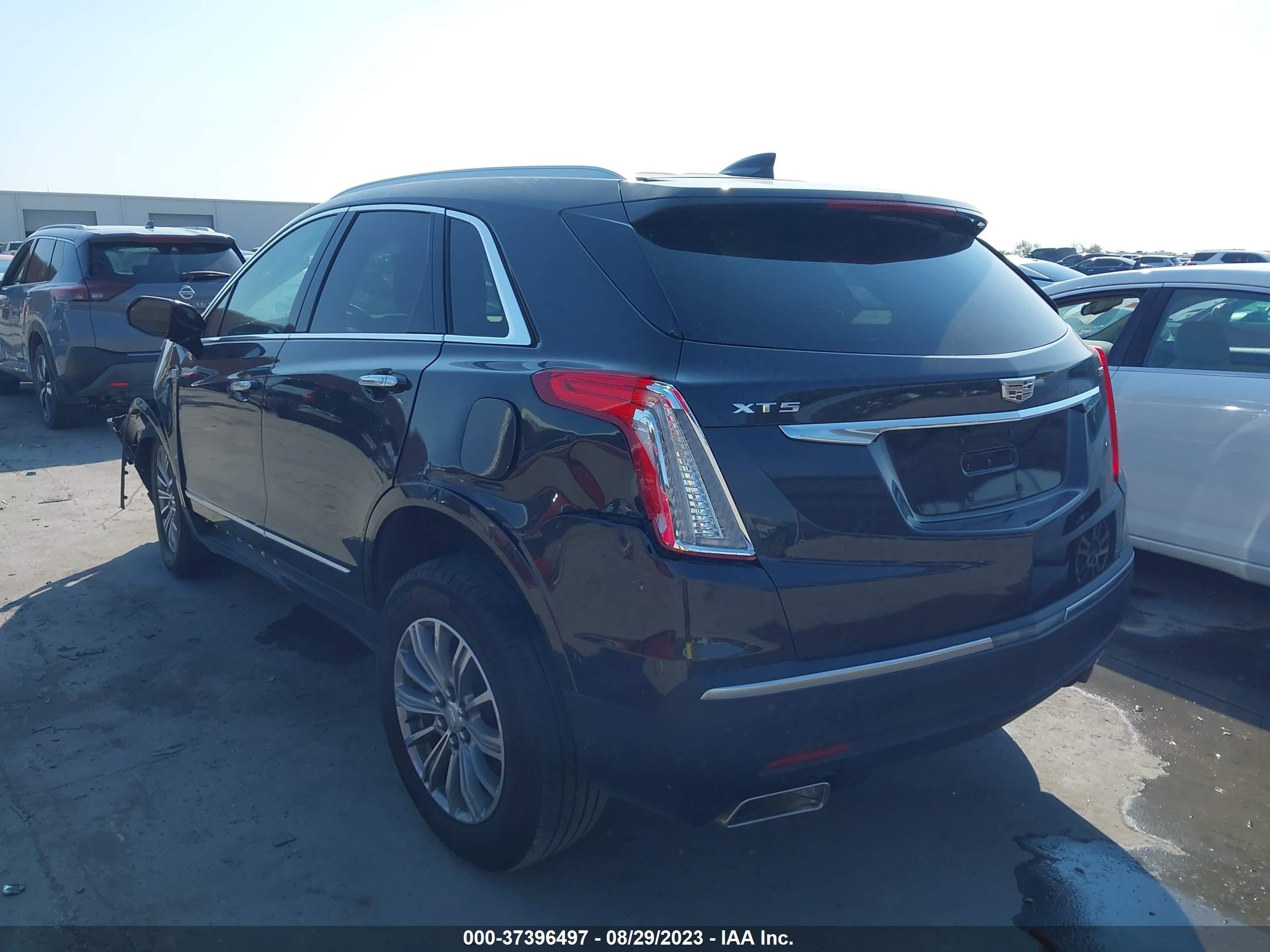 Photo 2 VIN: 1GYKNCRS4JZ101422 - CADILLAC XT5 