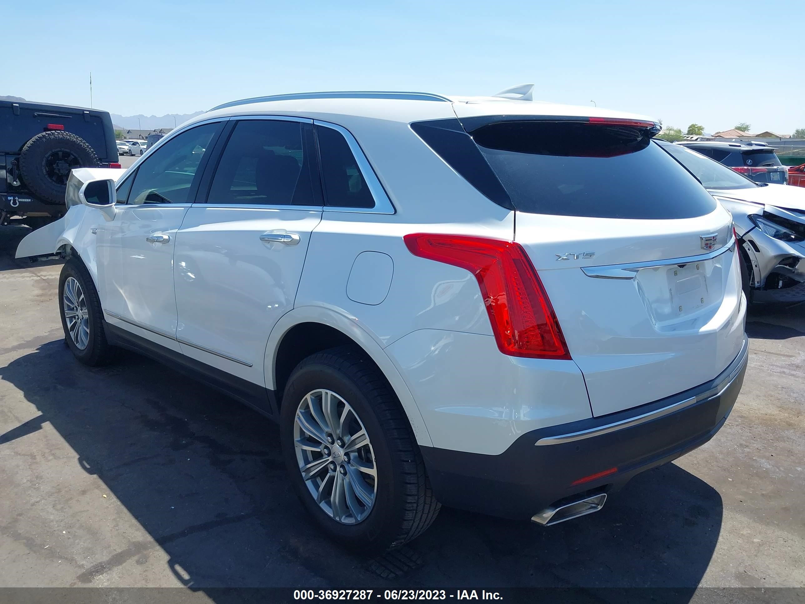 Photo 2 VIN: 1GYKNCRS4JZ131696 - CADILLAC XT5 