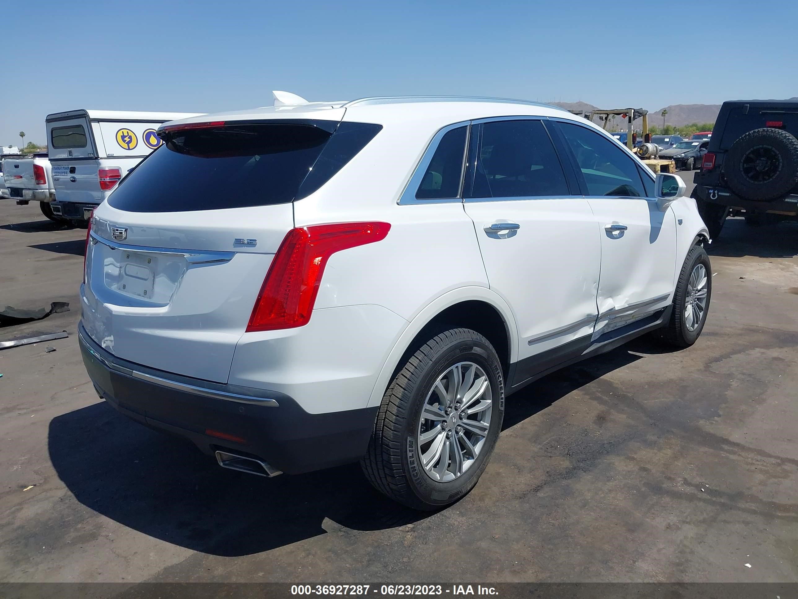 Photo 3 VIN: 1GYKNCRS4JZ131696 - CADILLAC XT5 